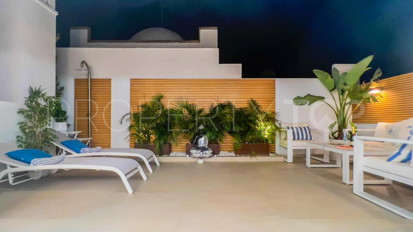 Se vende Ático de 2 dormitorios en Las Cañas Beach
