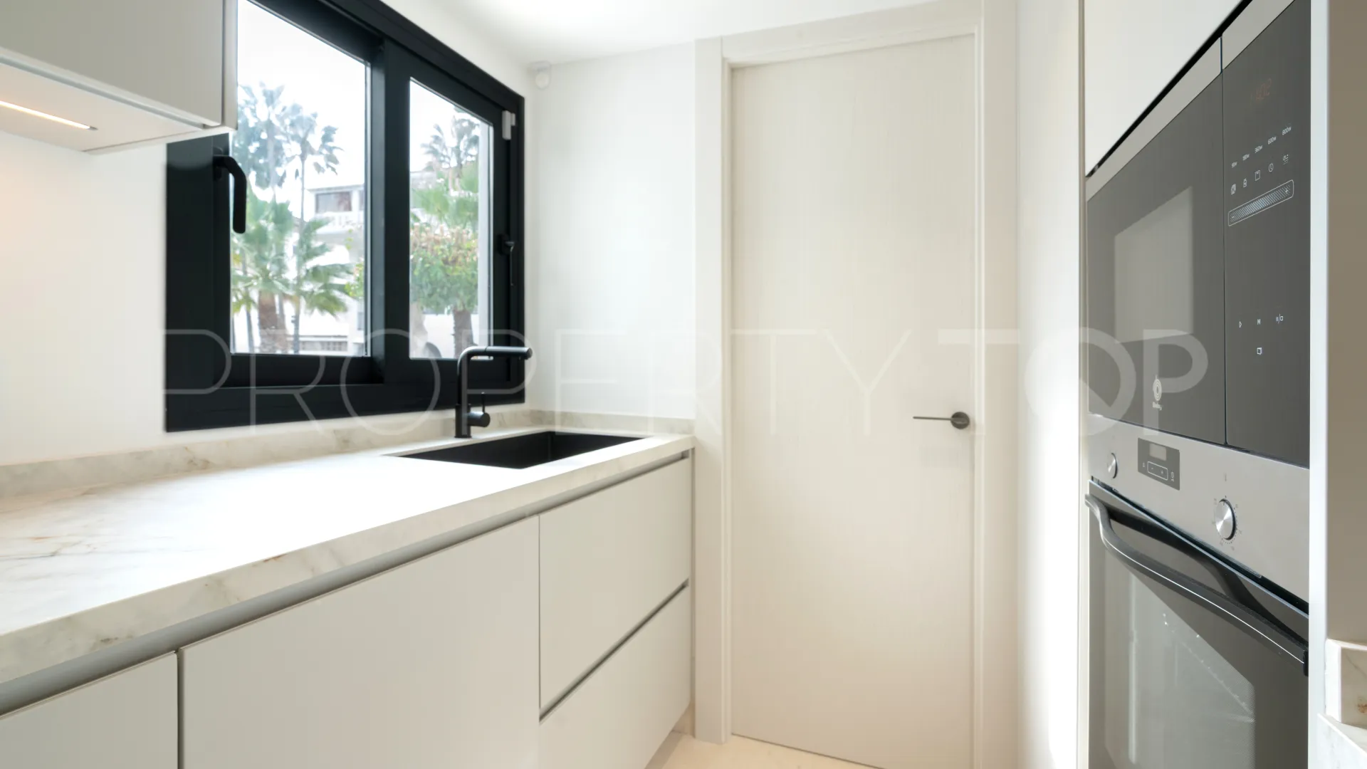 Adosado en venta en Marbellamar de 5 dormitorios