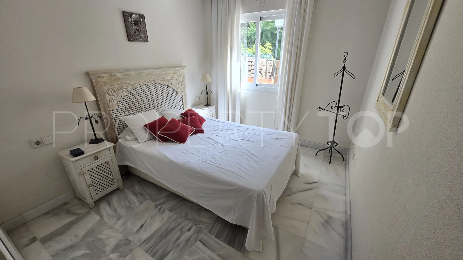 For sale ground floor apartment in Costa Nagüeles I