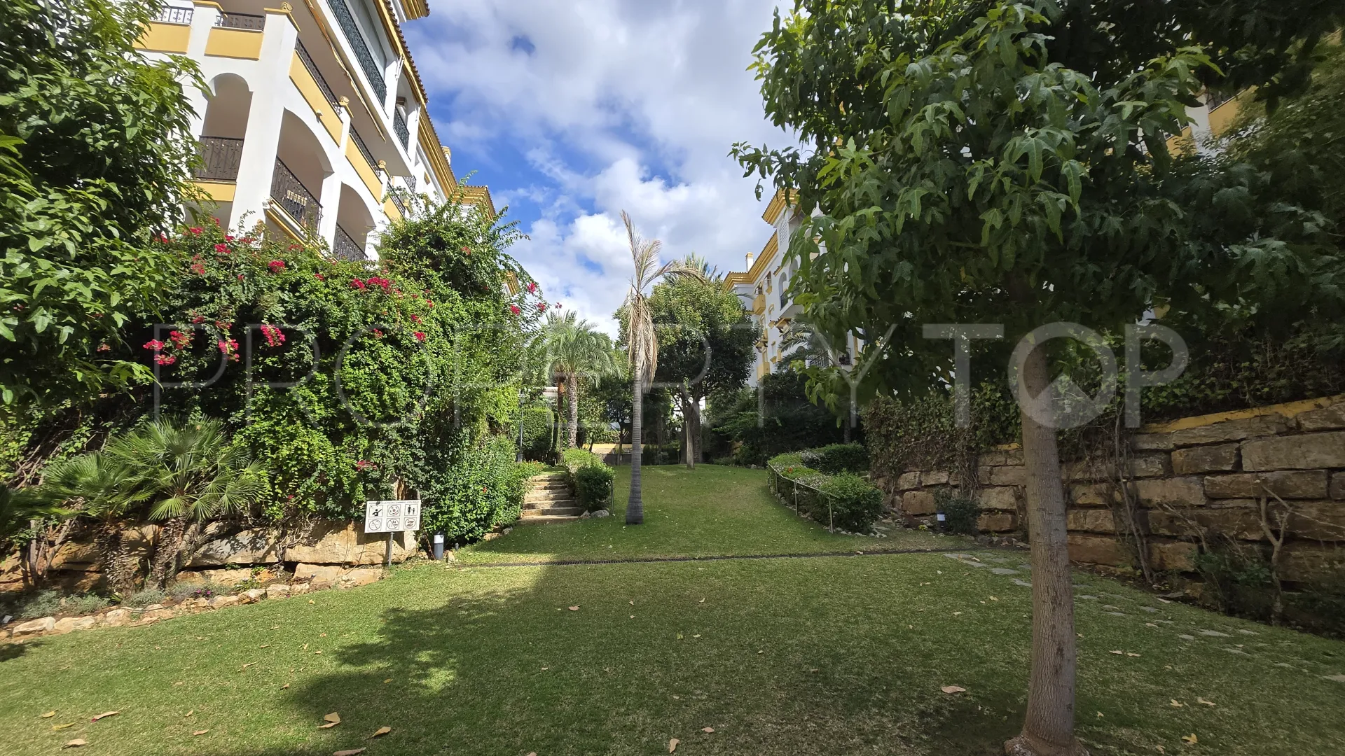 For sale ground floor apartment in Costa Nagüeles I