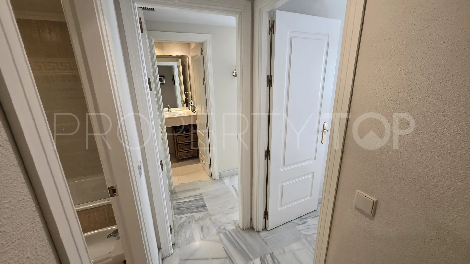 For sale ground floor apartment in Costa Nagüeles I