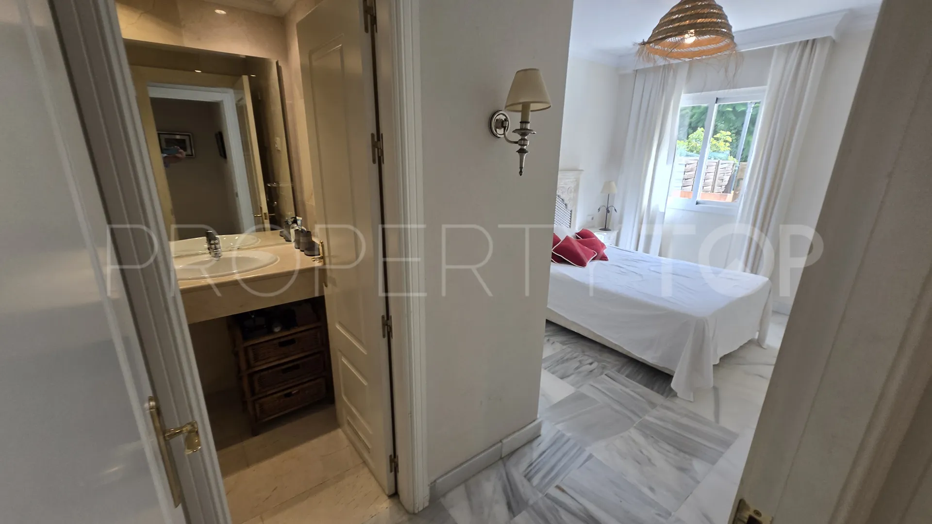 For sale ground floor apartment in Costa Nagüeles I