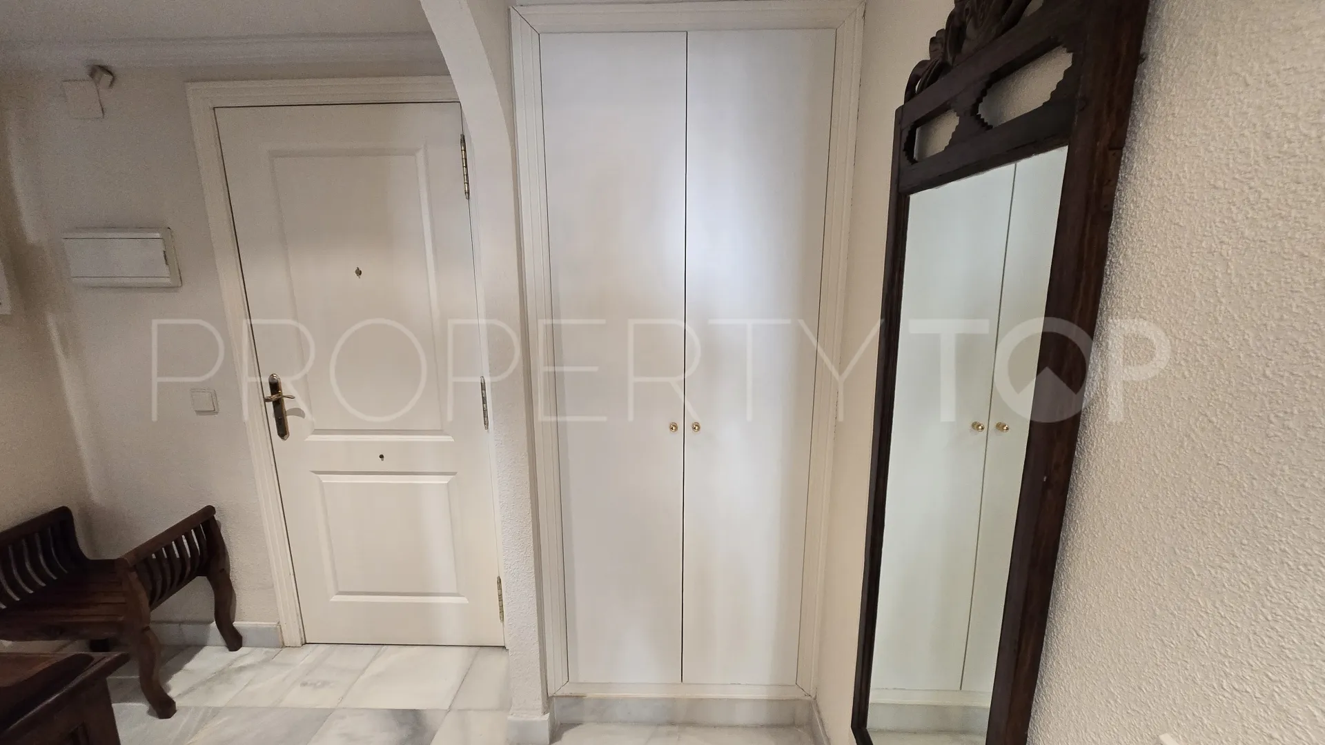 Apartamento en venta en Los Pinos de Nagüeles con 1 dormitorio