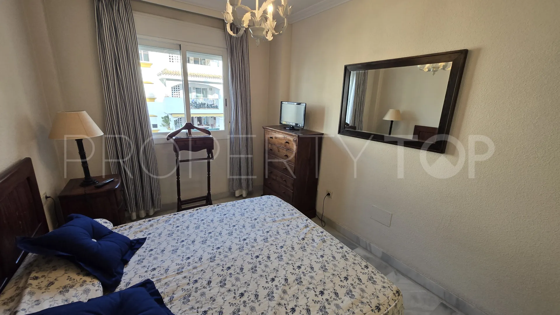 Apartamento en venta en Los Pinos de Nagüeles con 1 dormitorio