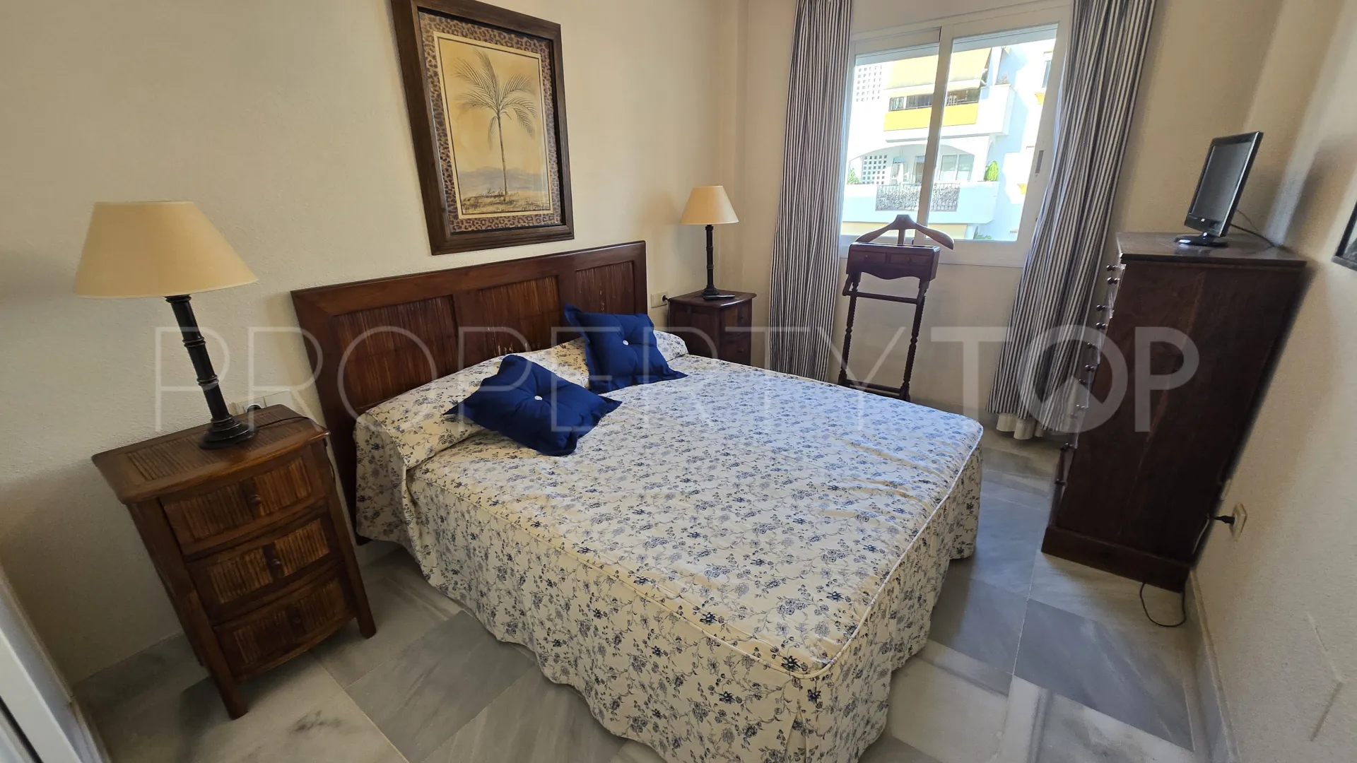 Apartamento en venta en Los Pinos de Nagüeles con 1 dormitorio