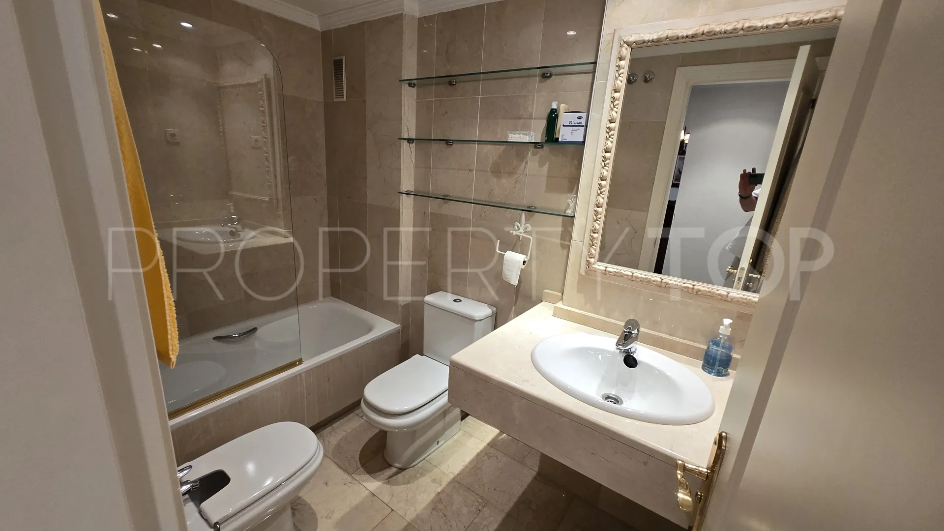 Apartamento en venta en Los Pinos de Nagüeles con 1 dormitorio
