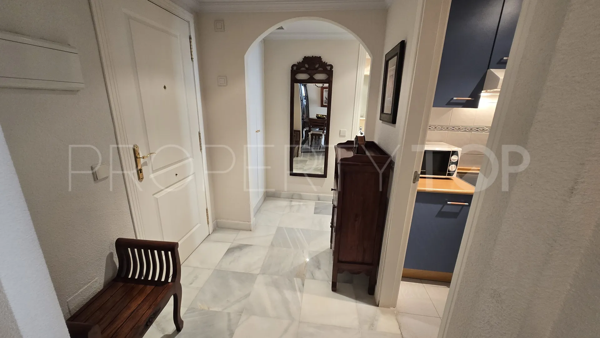 Apartamento en venta en Los Pinos de Nagüeles con 1 dormitorio