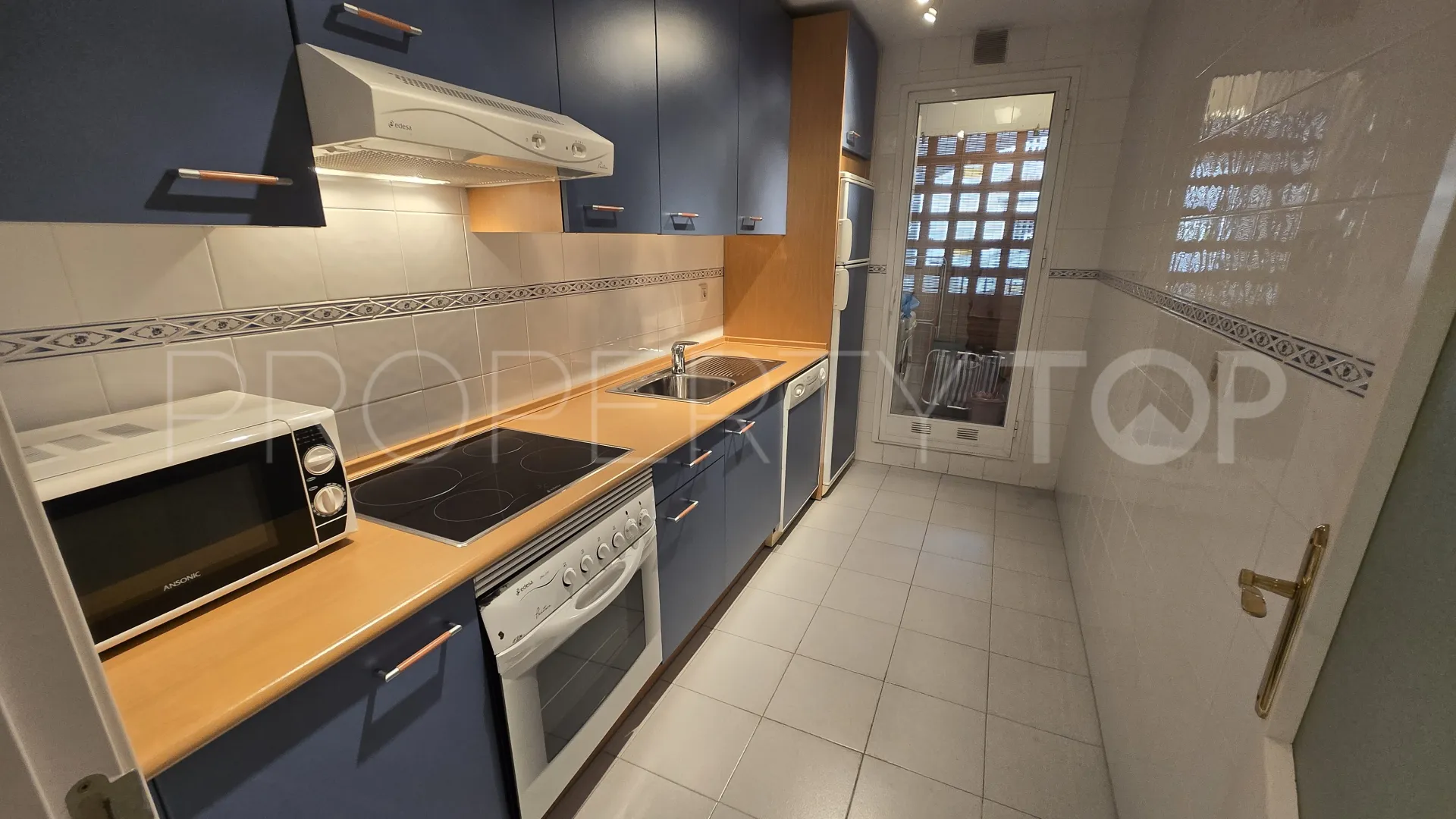 Apartamento en venta en Los Pinos de Nagüeles con 1 dormitorio