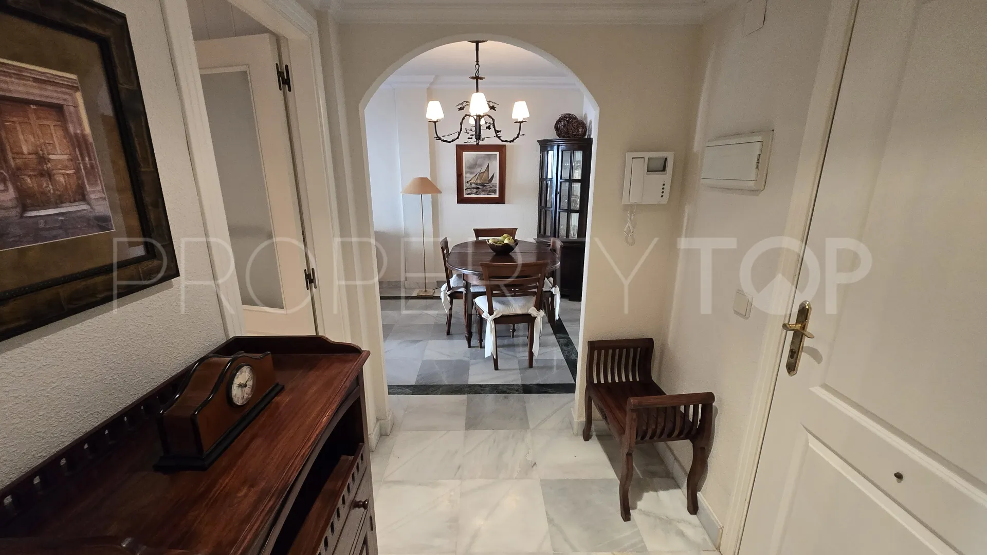 Apartamento en venta en Los Pinos de Nagüeles con 1 dormitorio