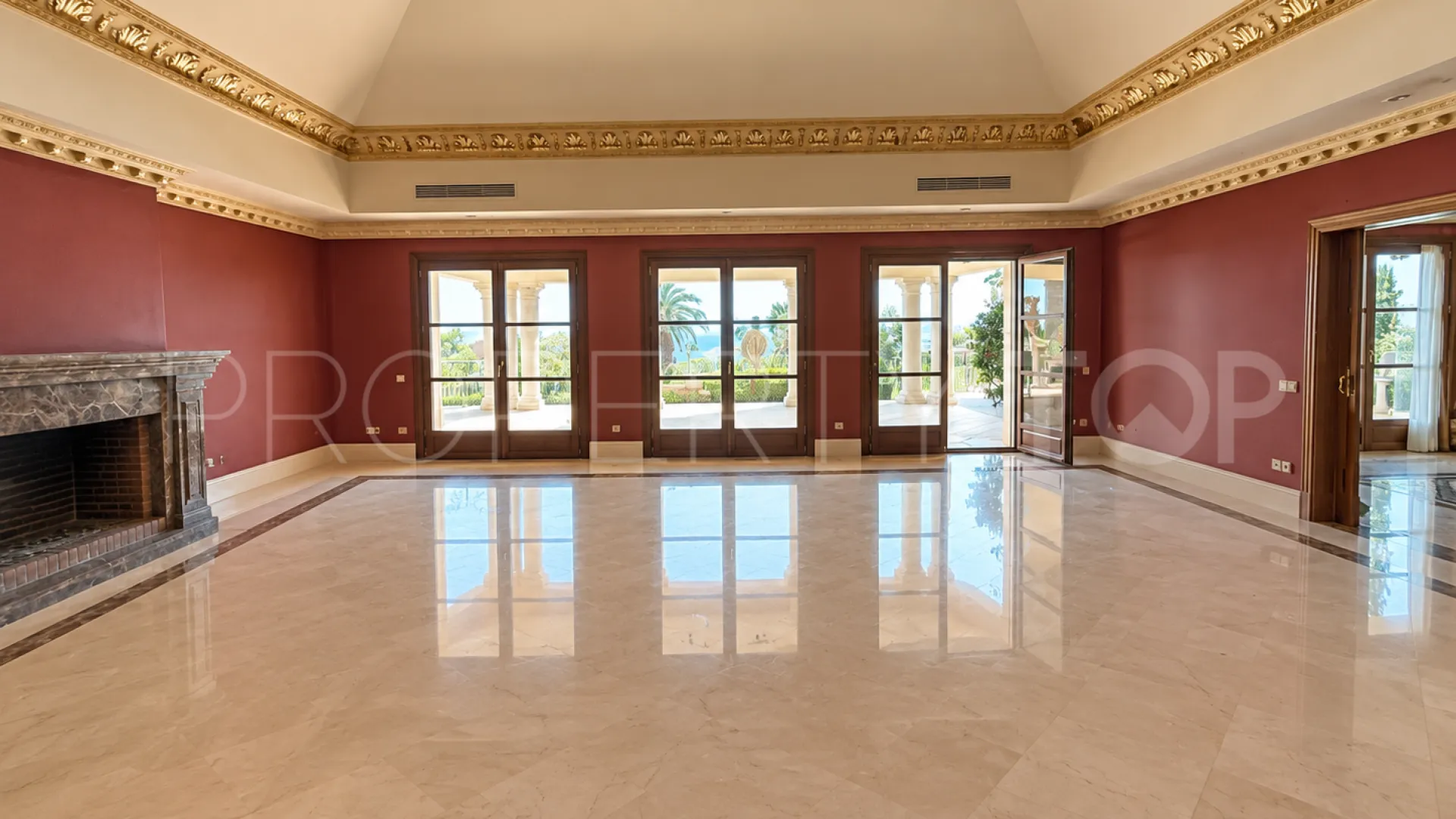 For sale villa with 5 bedrooms in Sierra Blanca