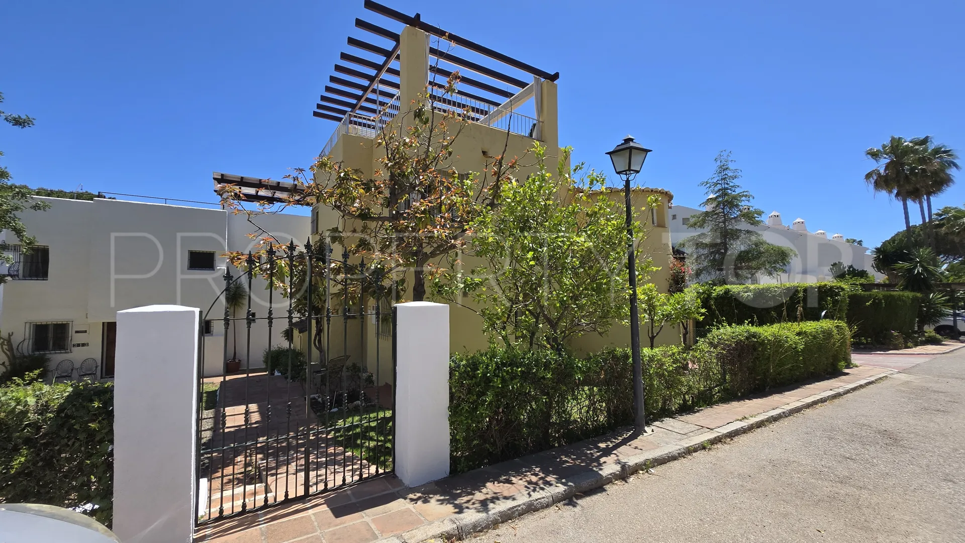 Comprar villa en Balcones de Sierra Blanca