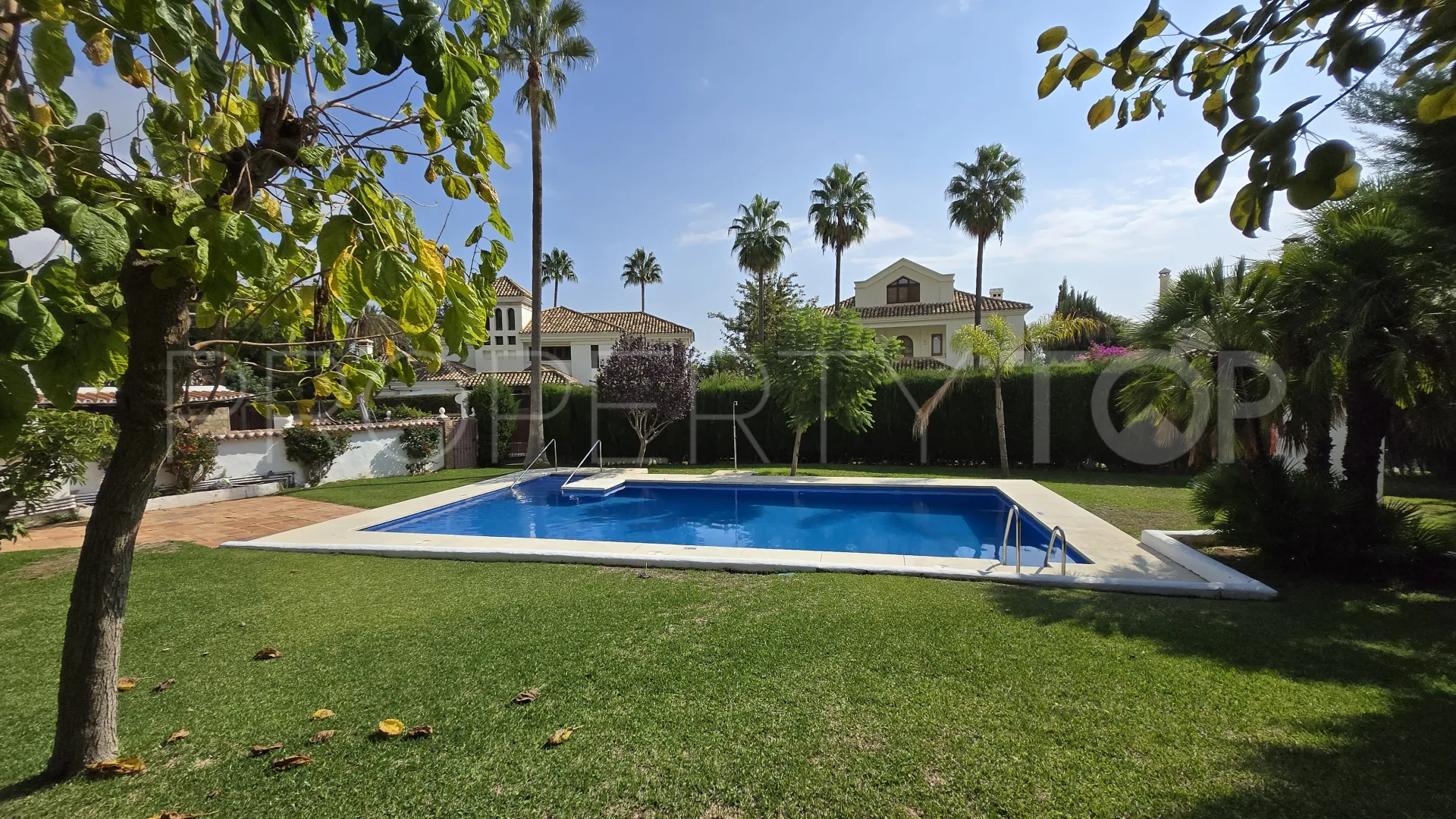Comprar villa en Balcones de Sierra Blanca