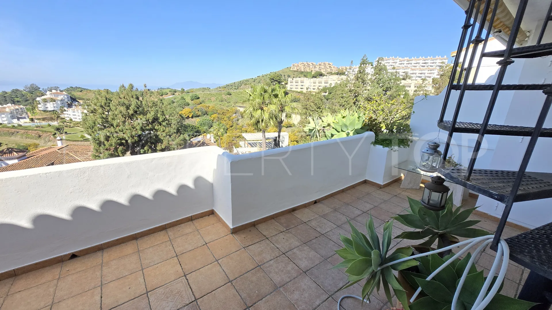 Ático en venta en Sitio de Calahonda de 2 dormitorios