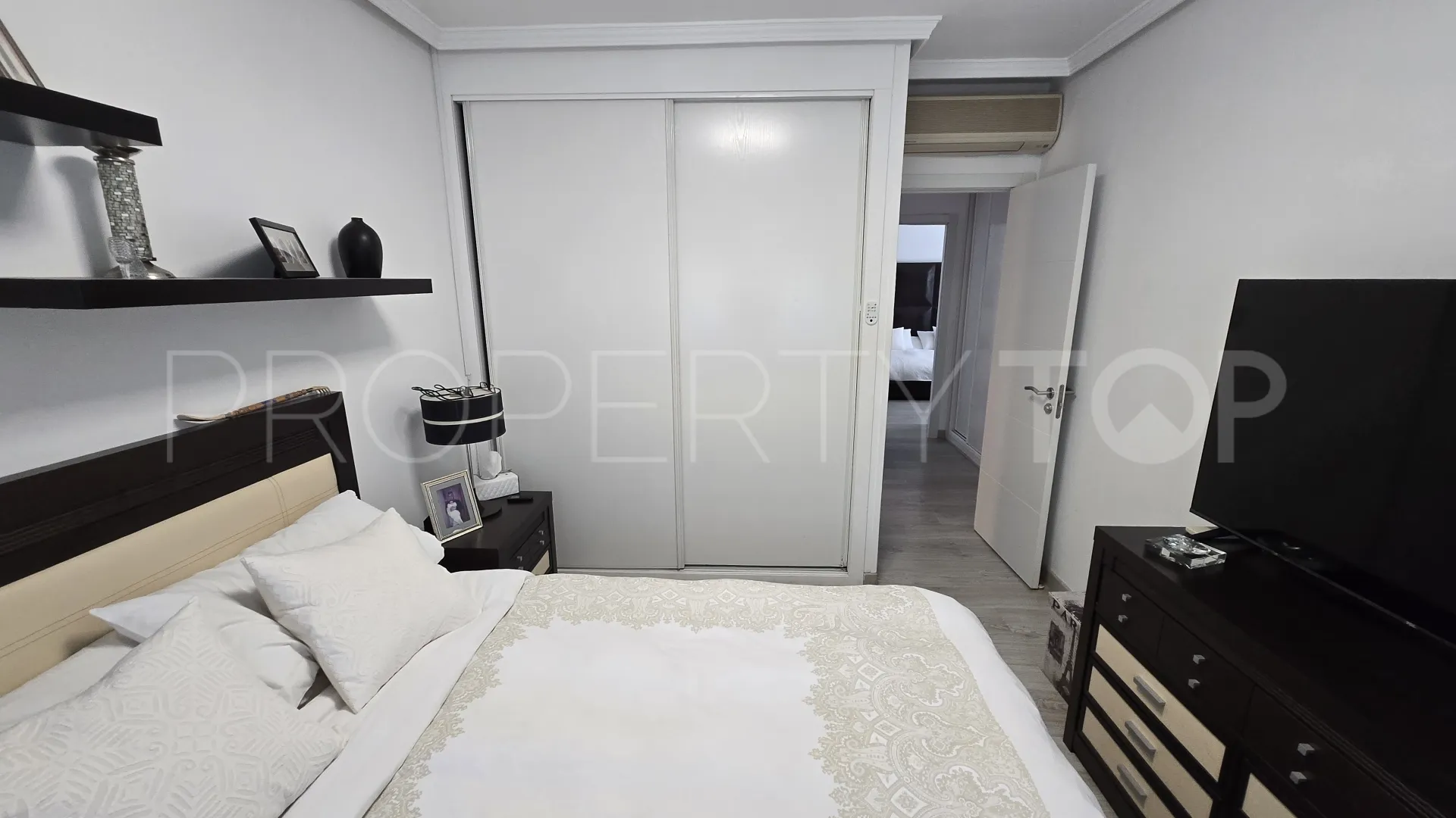 Buy town house in Marbella Golden Mile with 4 bedrooms