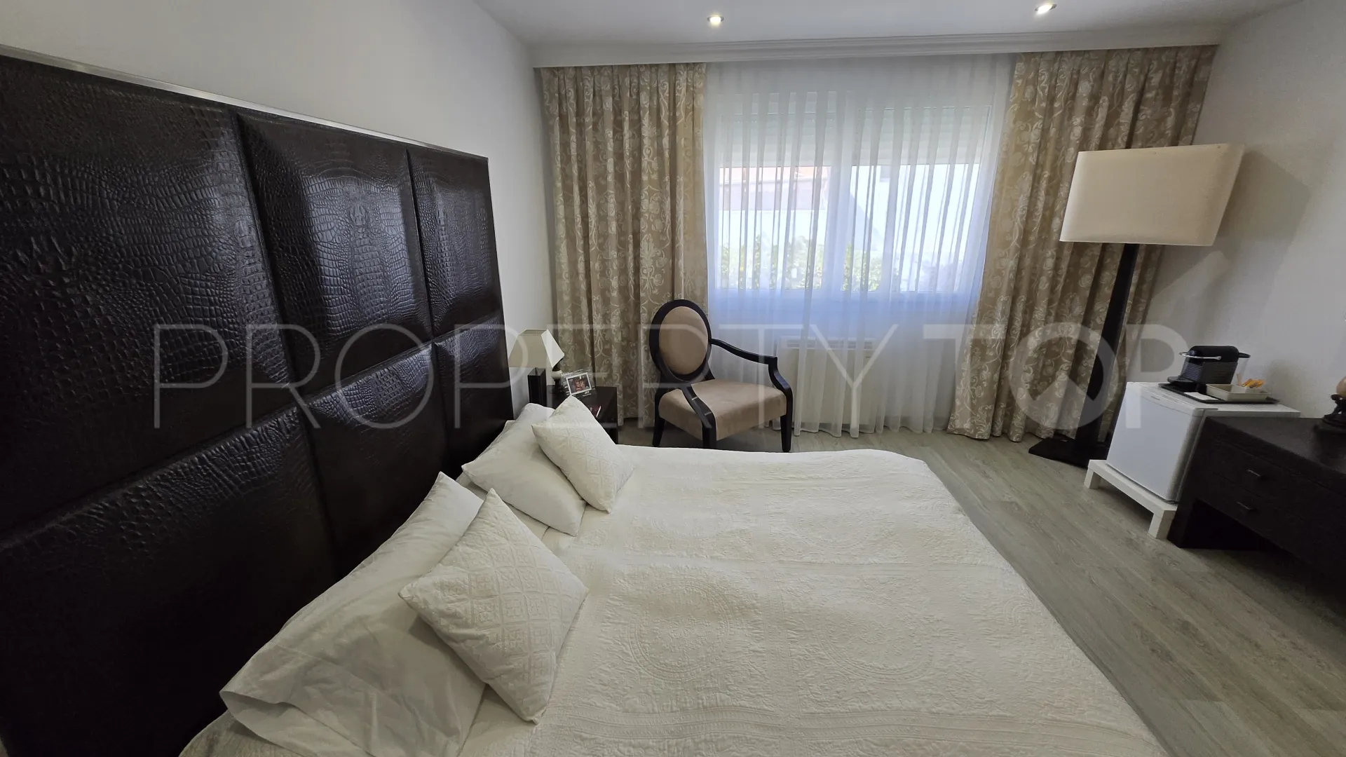 Buy town house in Marbella Golden Mile with 4 bedrooms