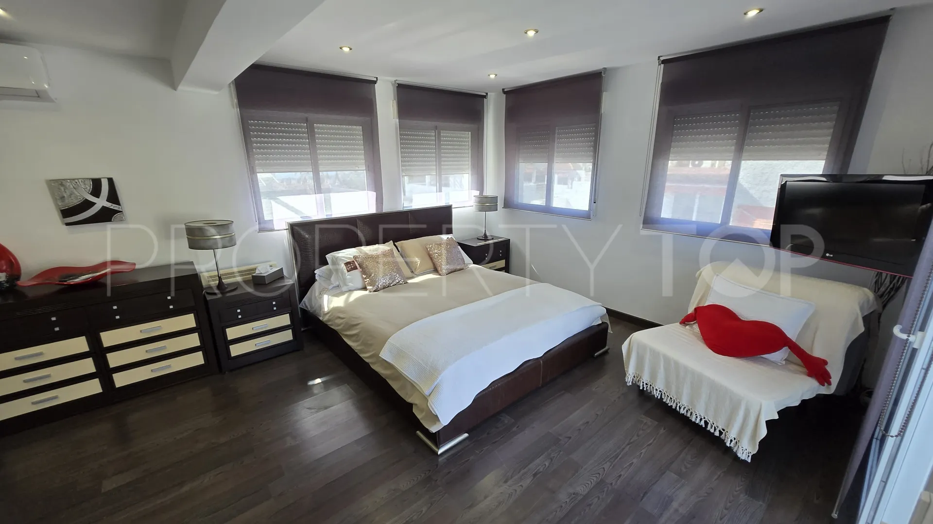 Buy town house in Marbella Golden Mile with 4 bedrooms