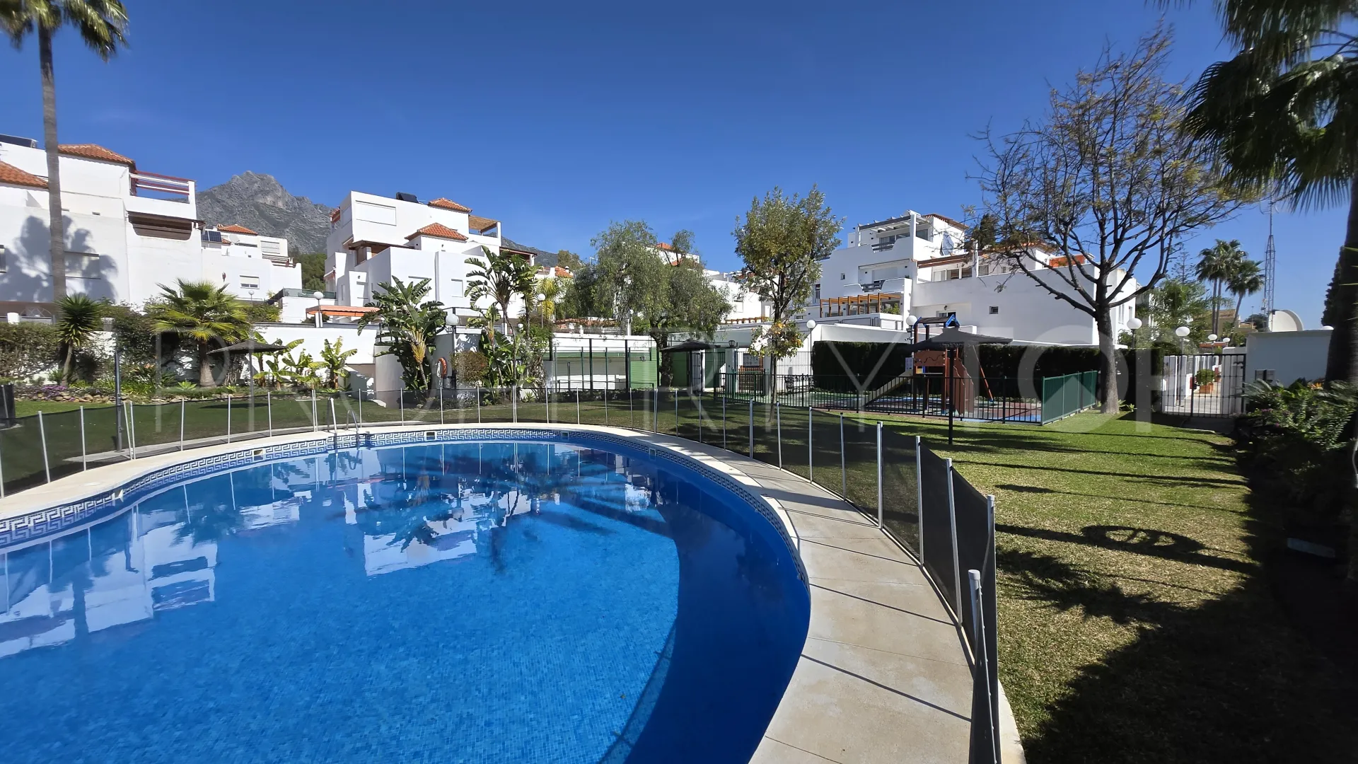 Buy town house in Marbella Golden Mile with 4 bedrooms