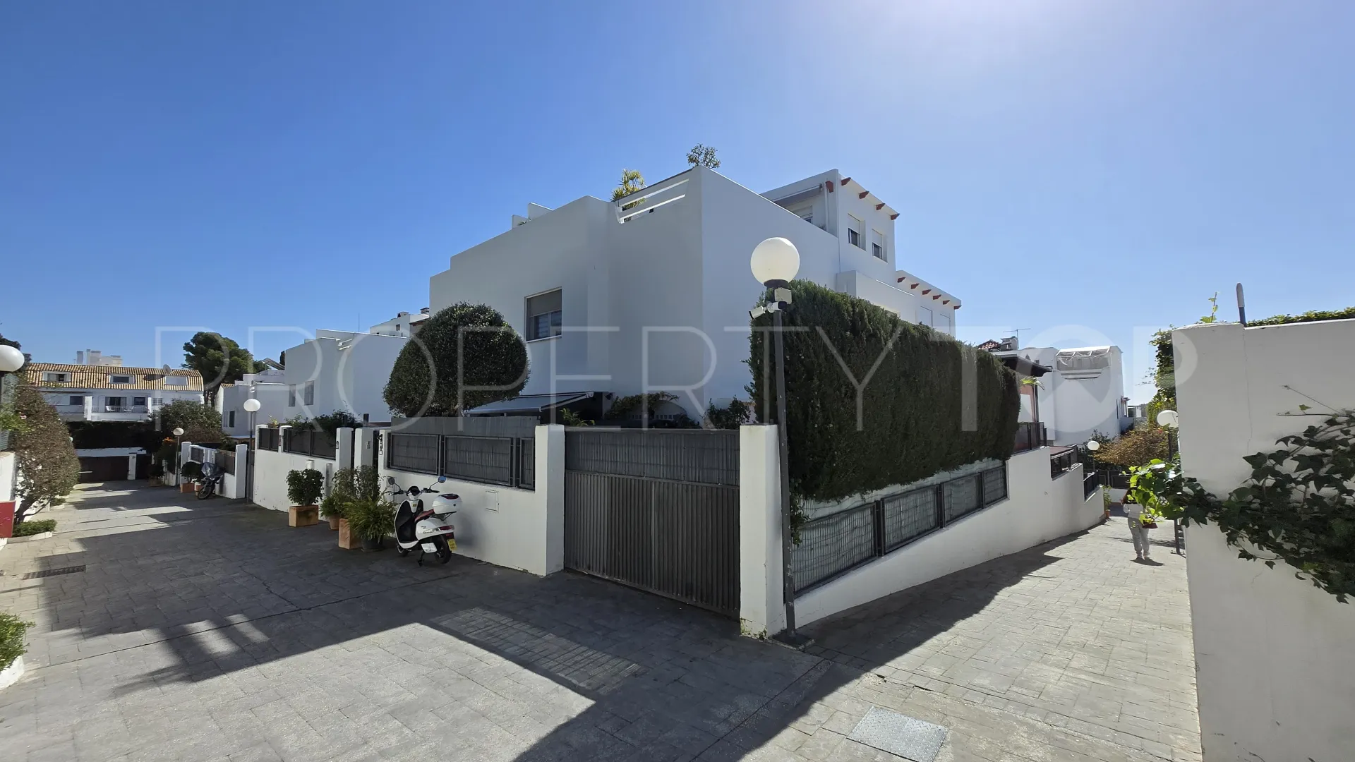 Buy town house in Marbella Golden Mile with 4 bedrooms