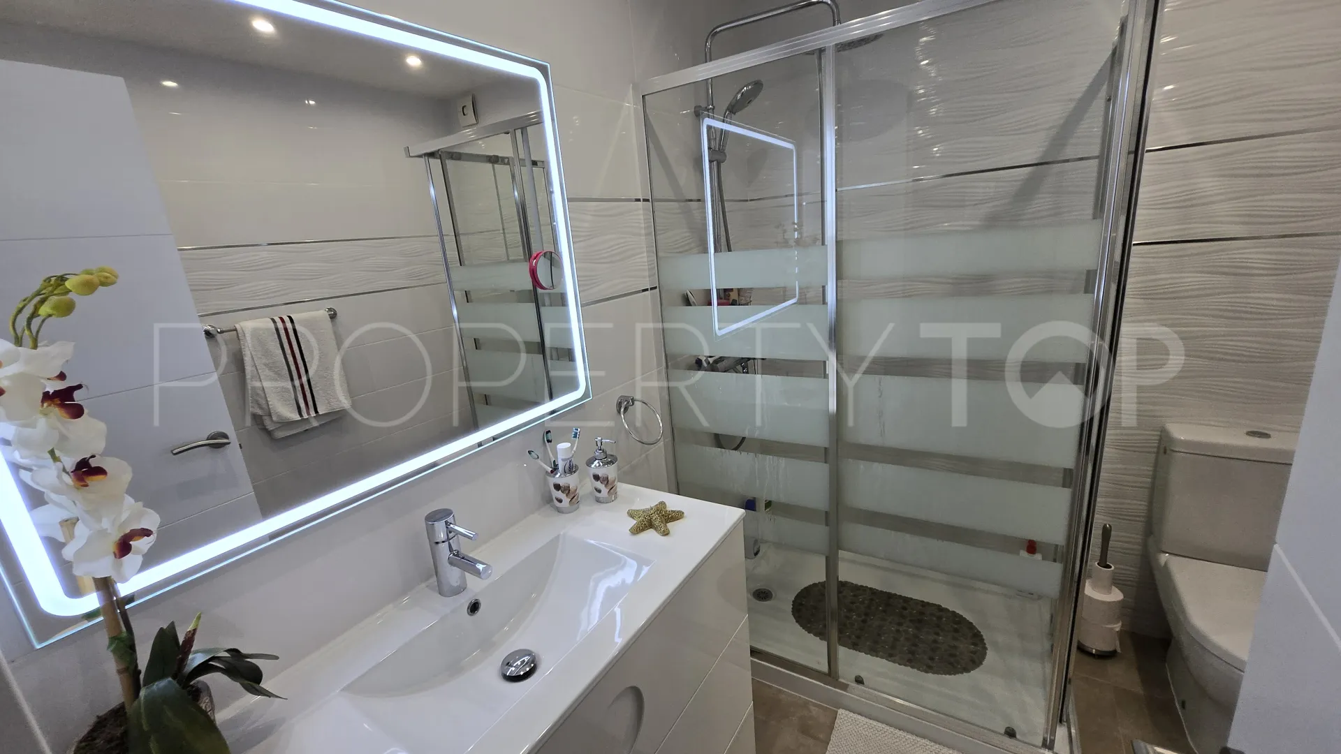 Buy town house in Marbella Golden Mile with 4 bedrooms