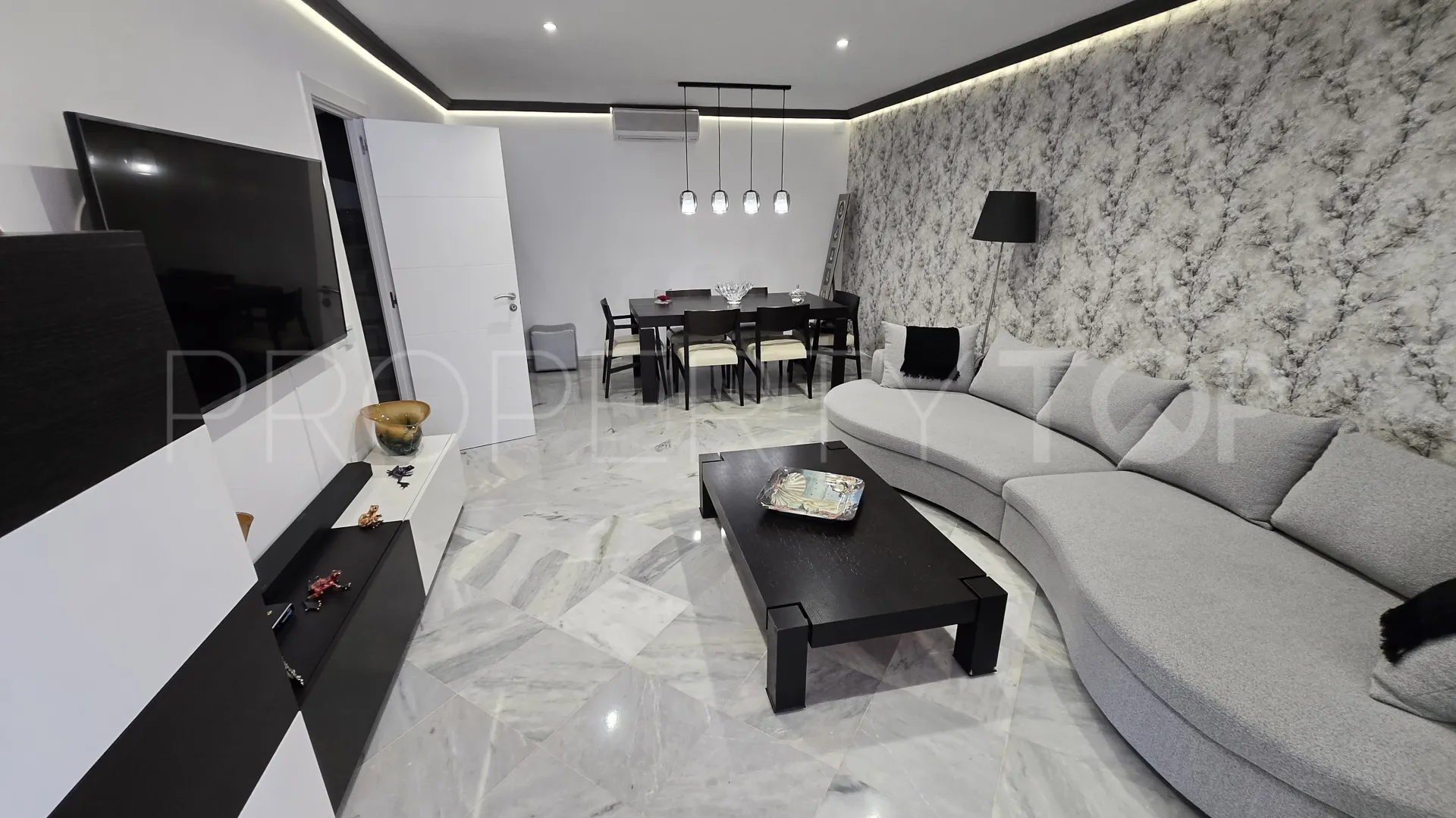 Buy town house in Marbella Golden Mile with 4 bedrooms