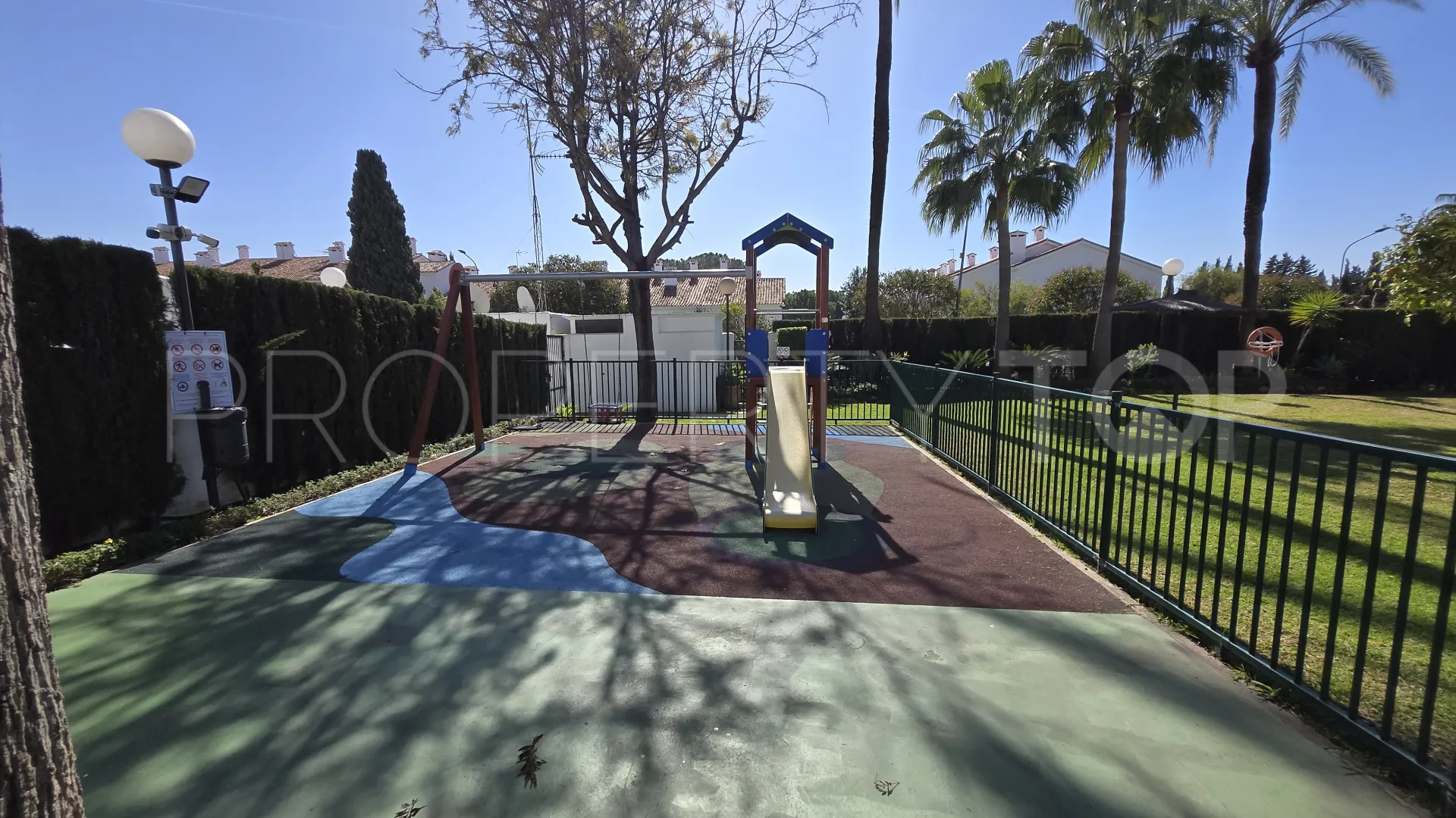 Buy town house in Marbella Golden Mile with 4 bedrooms