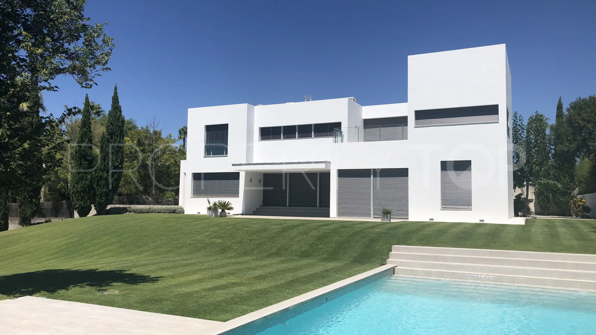 Buy 4 bedrooms villa in Sotogrande Alto