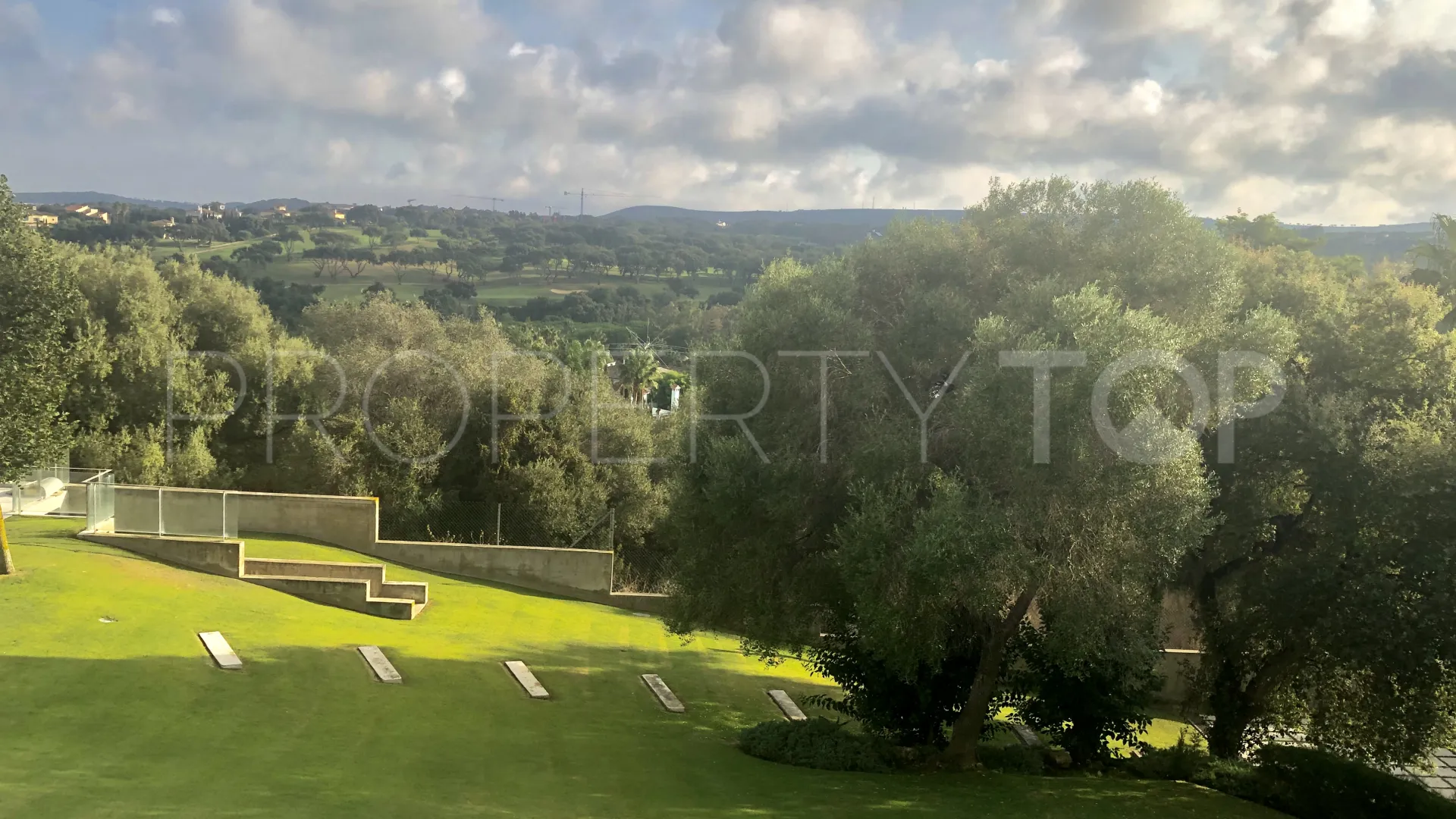 Buy 4 bedrooms villa in Sotogrande Alto