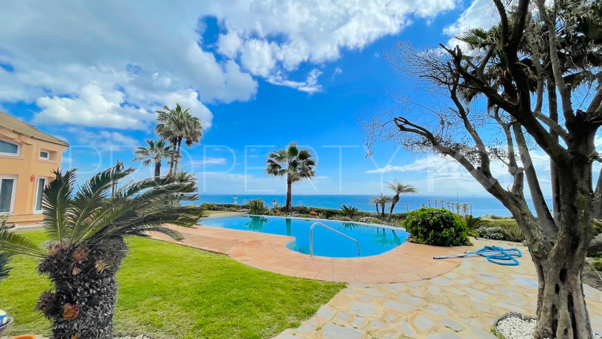 Alcaidesa 7 bedrooms villa for sale