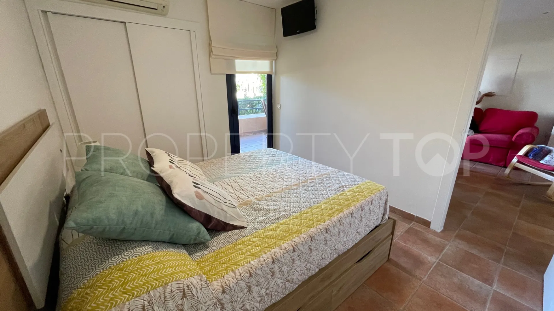 Buy Sotogrande Playa ground floor apartment