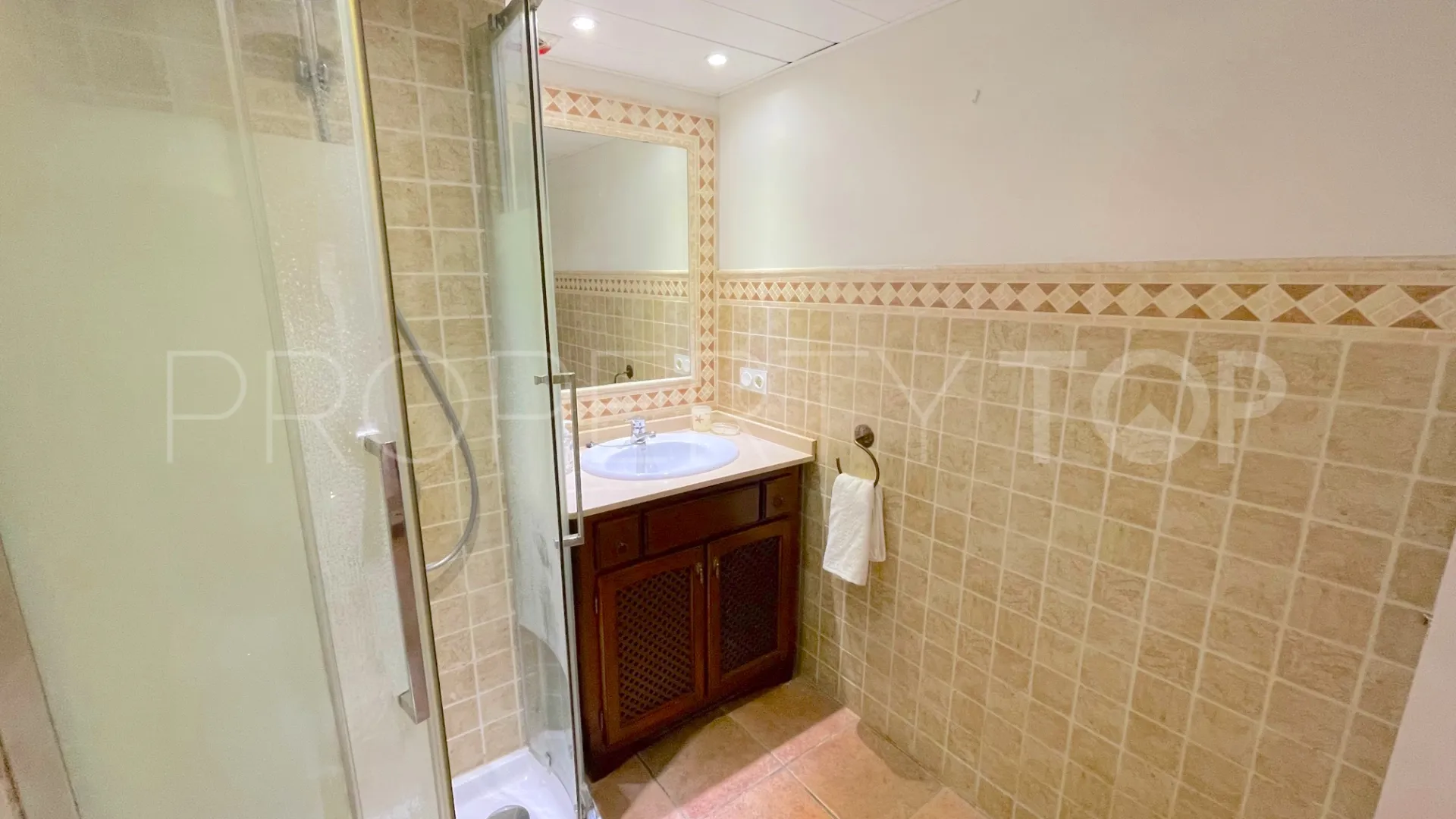 Buy Sotogrande Playa ground floor apartment