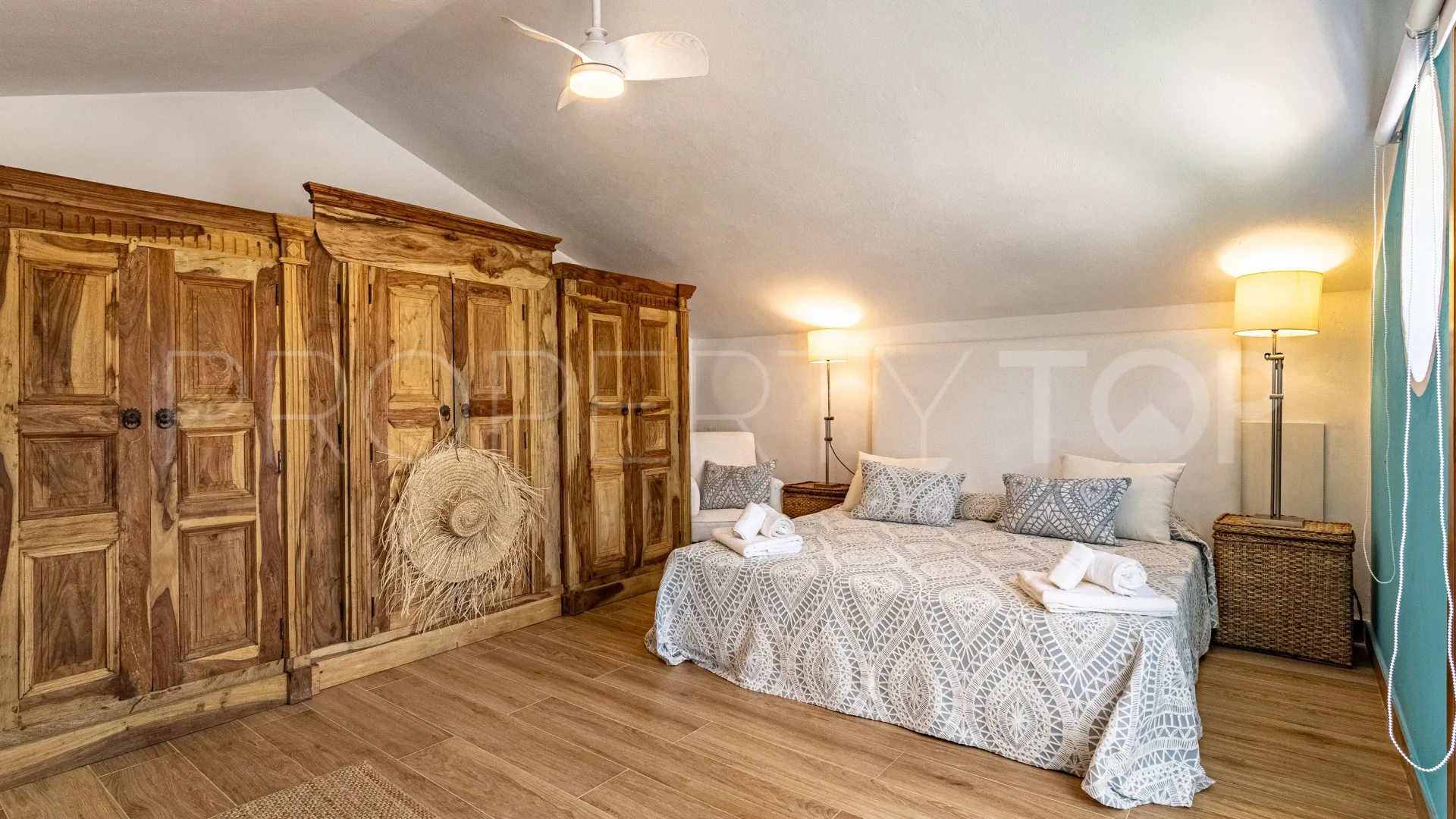 Buy villa in Sotogrande Alto