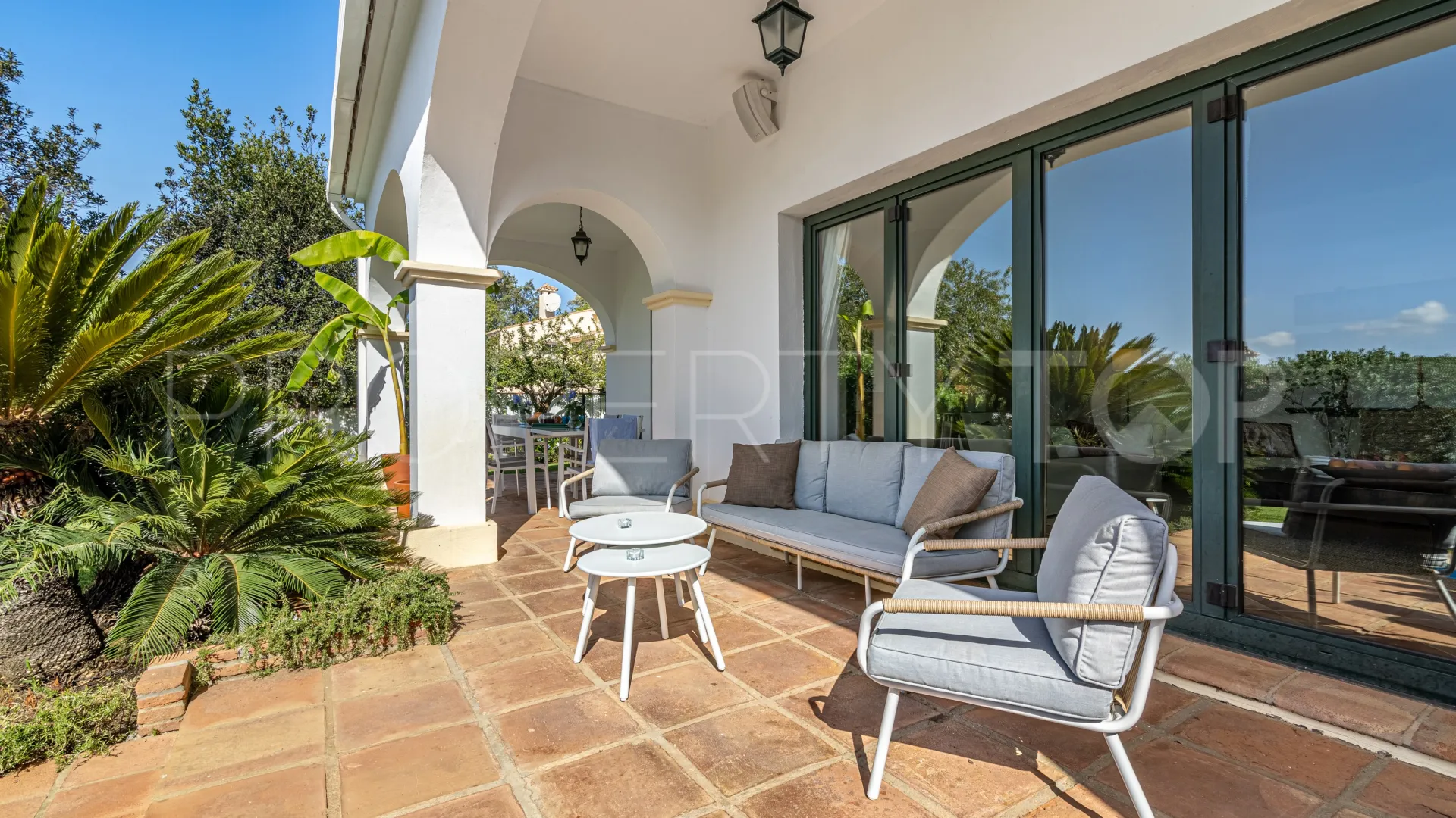 Buy villa in Sotogrande Alto