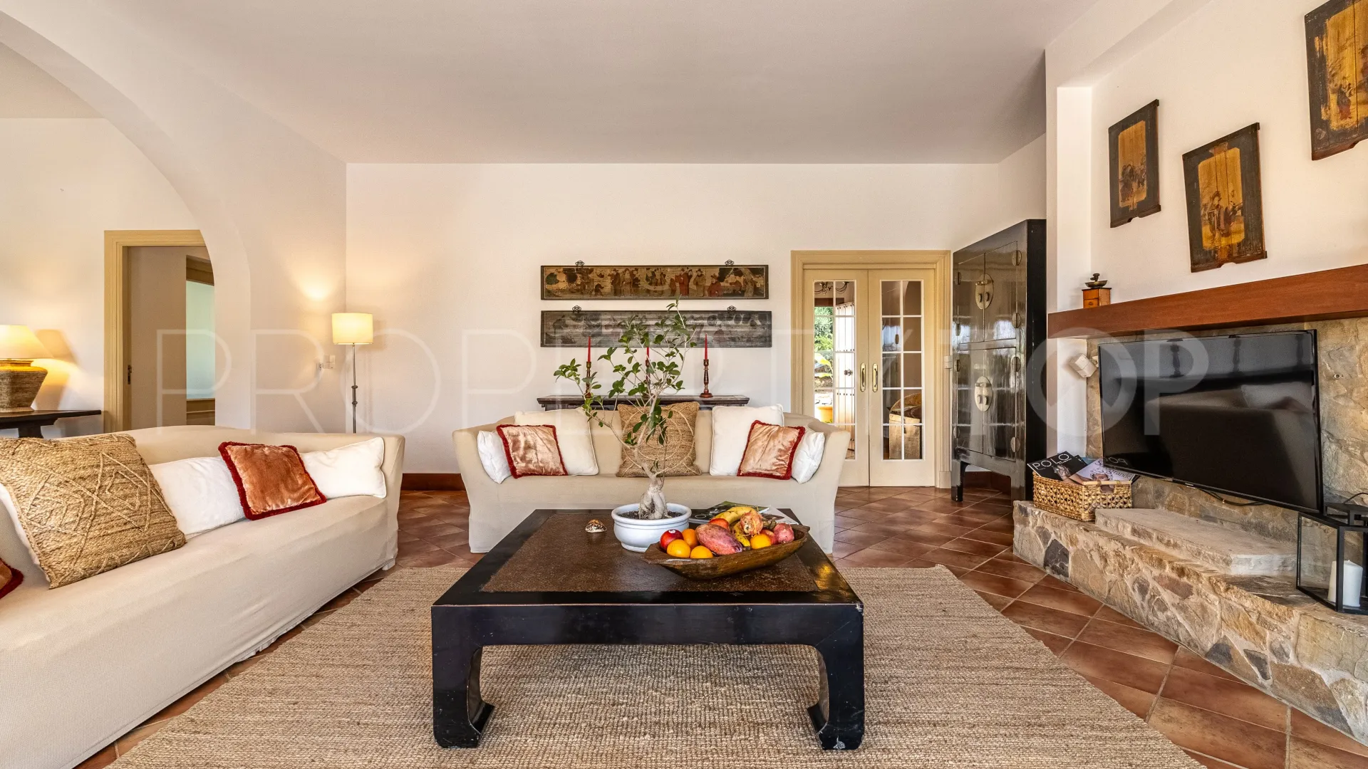 Buy villa in Sotogrande Alto