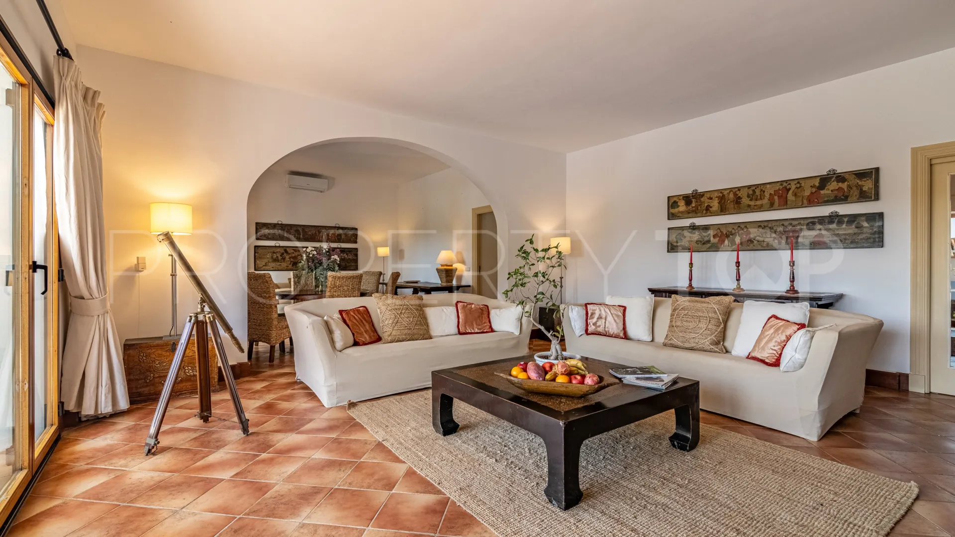 Buy villa in Sotogrande Alto