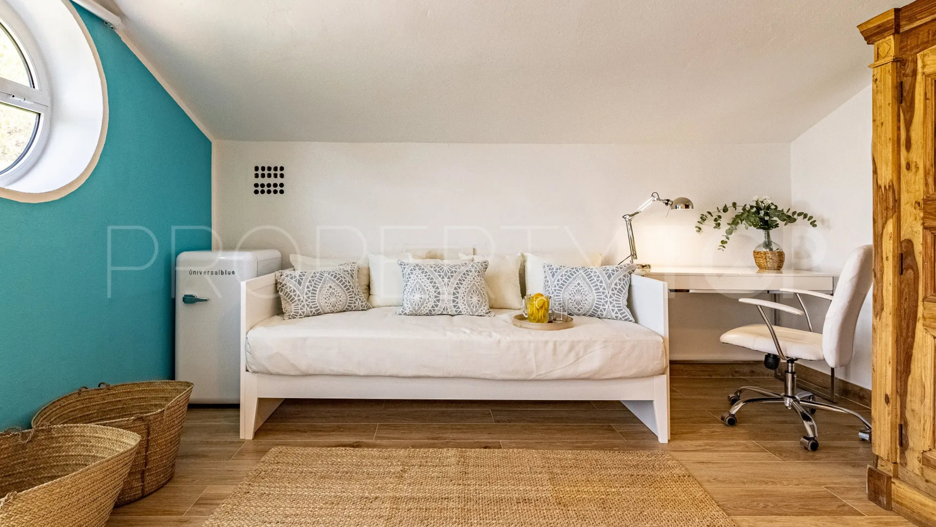 Buy villa in Sotogrande Alto