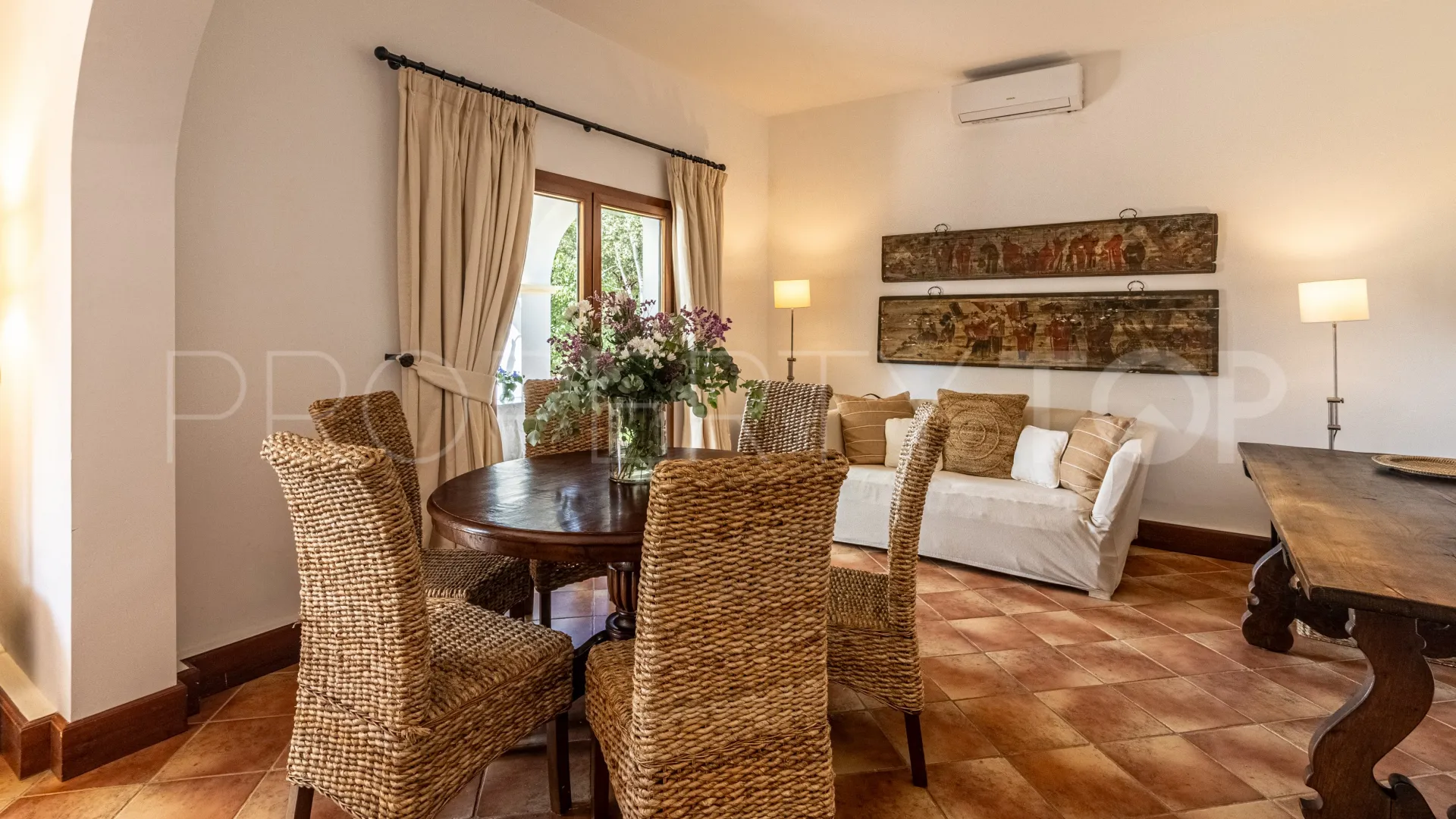 Buy villa in Sotogrande Alto