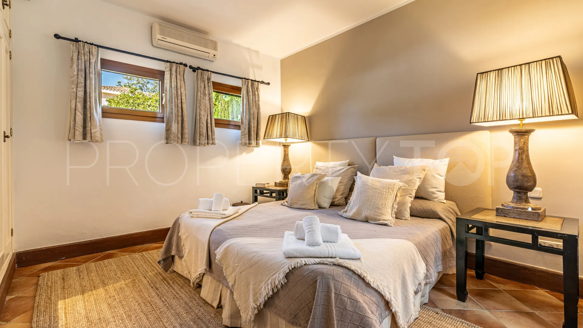 Buy villa in Sotogrande Alto