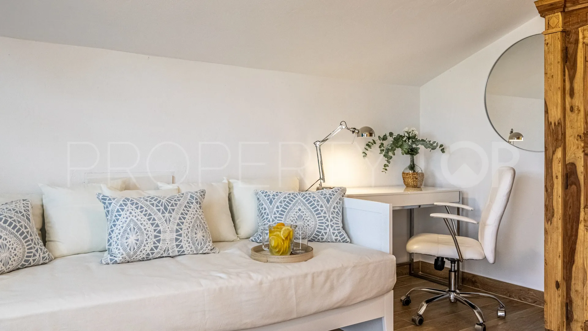 Buy villa in Sotogrande Alto