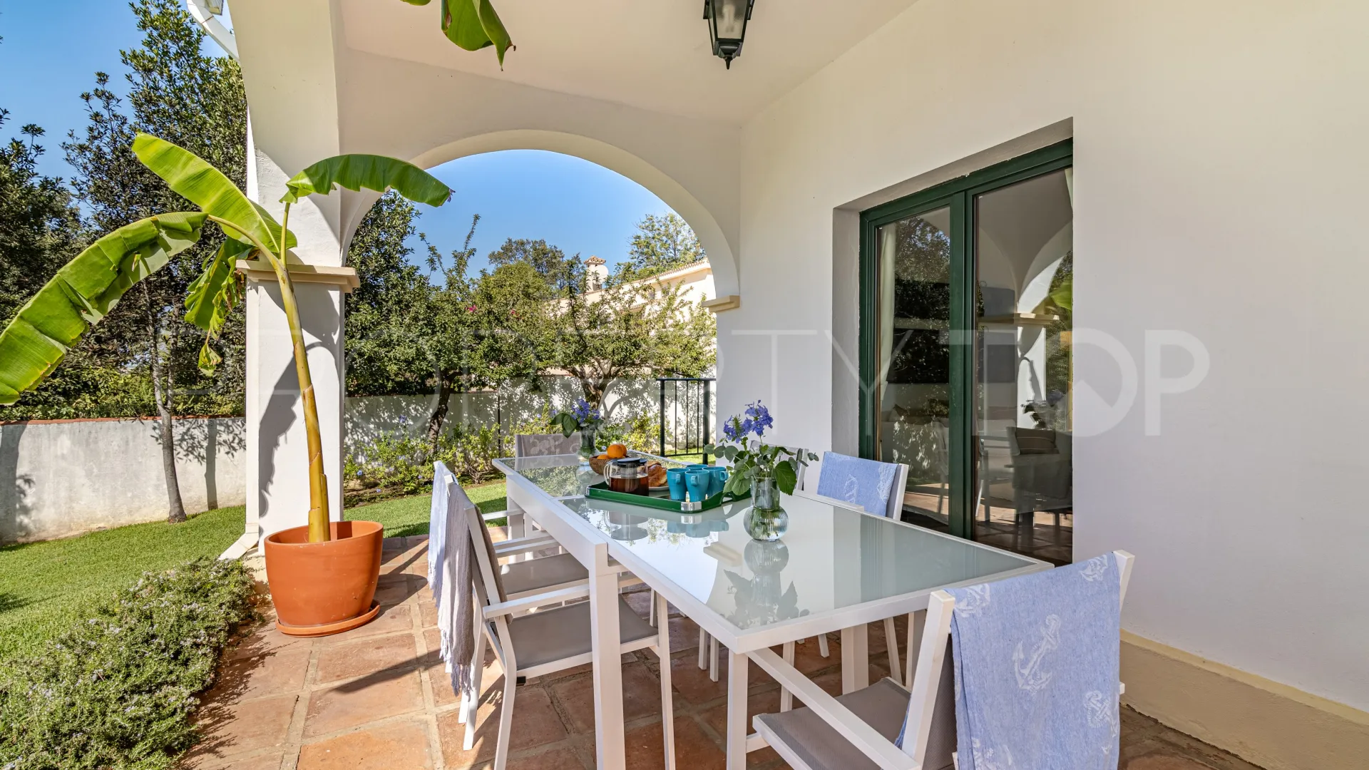 Buy villa in Sotogrande Alto