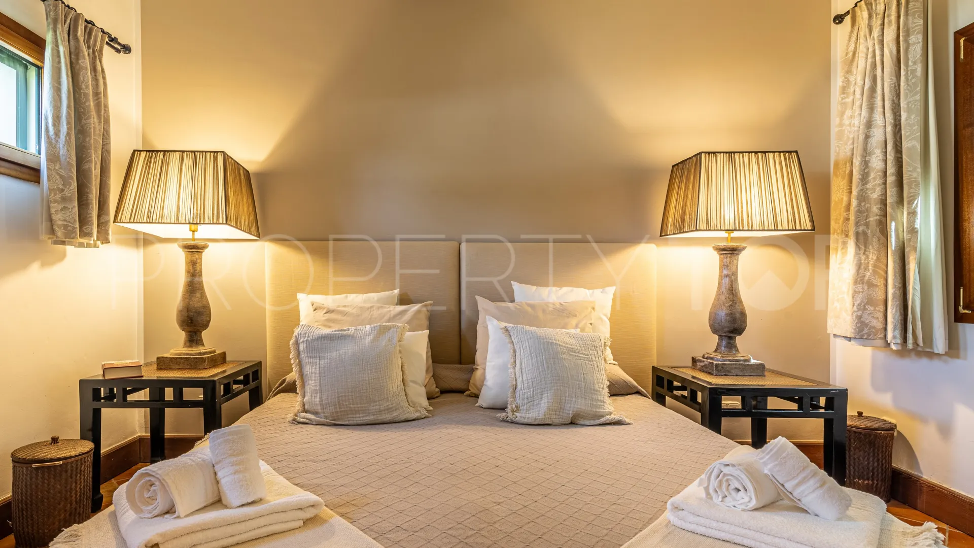 Buy villa in Sotogrande Alto