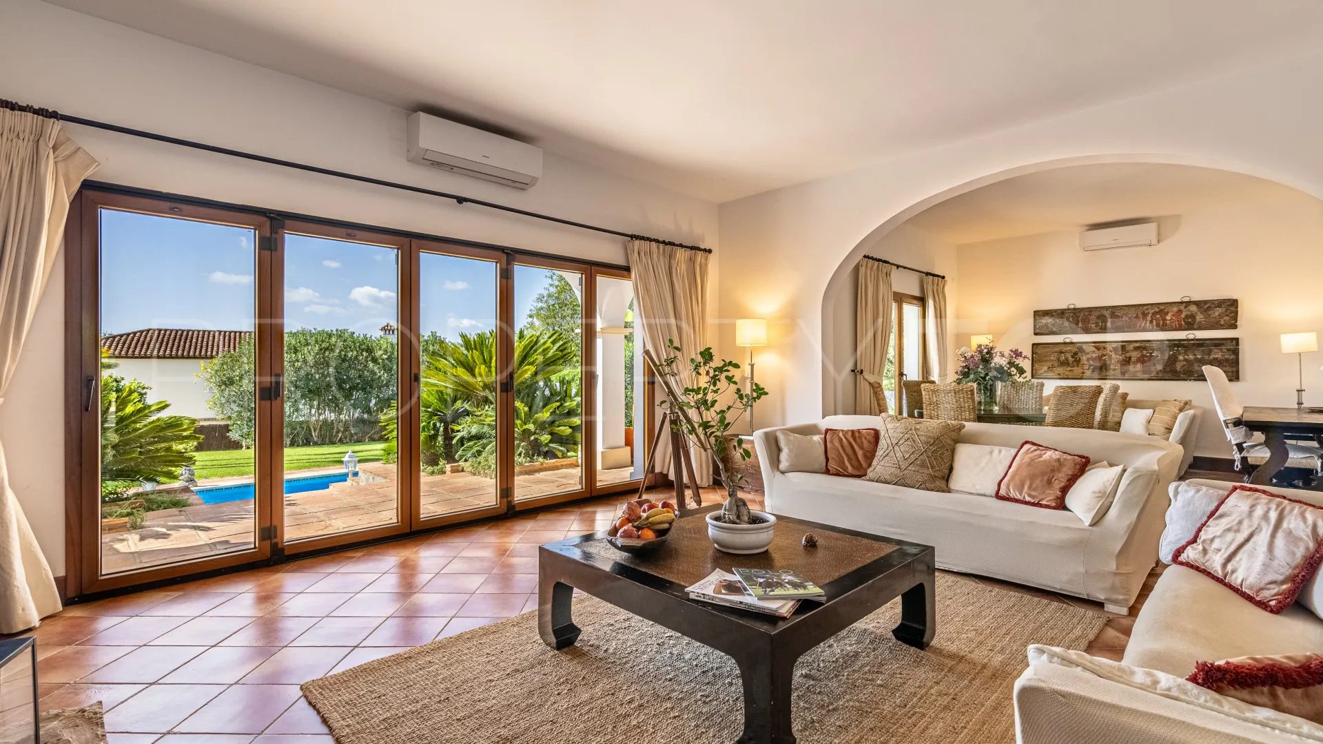 Buy villa in Sotogrande Alto