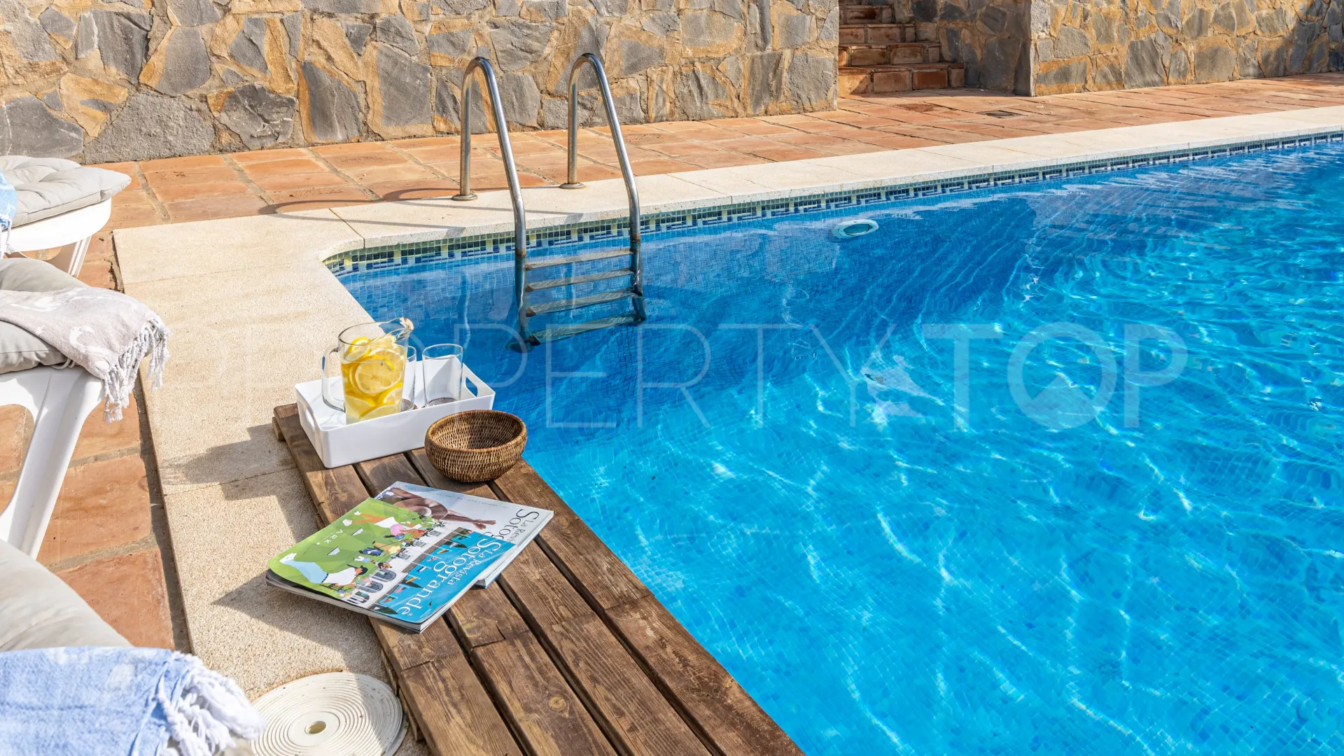 Buy villa in Sotogrande Alto