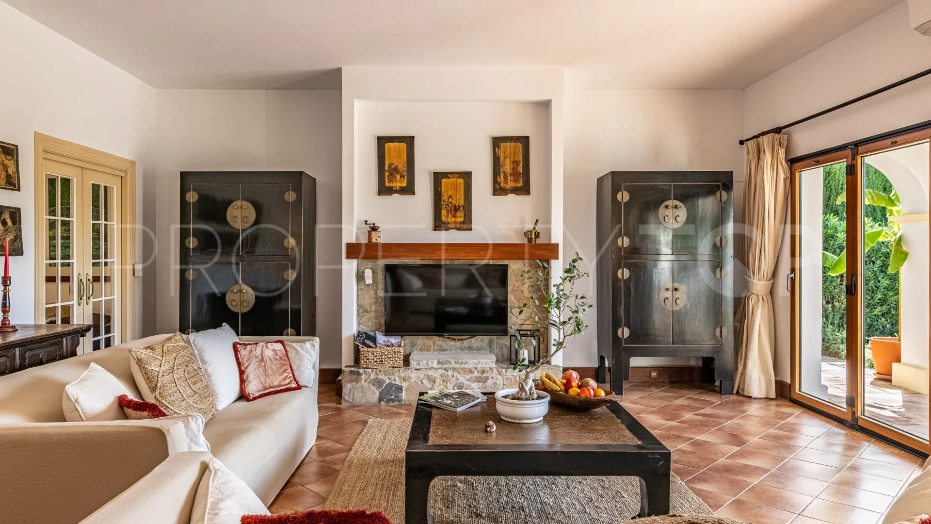 Buy villa in Sotogrande Alto