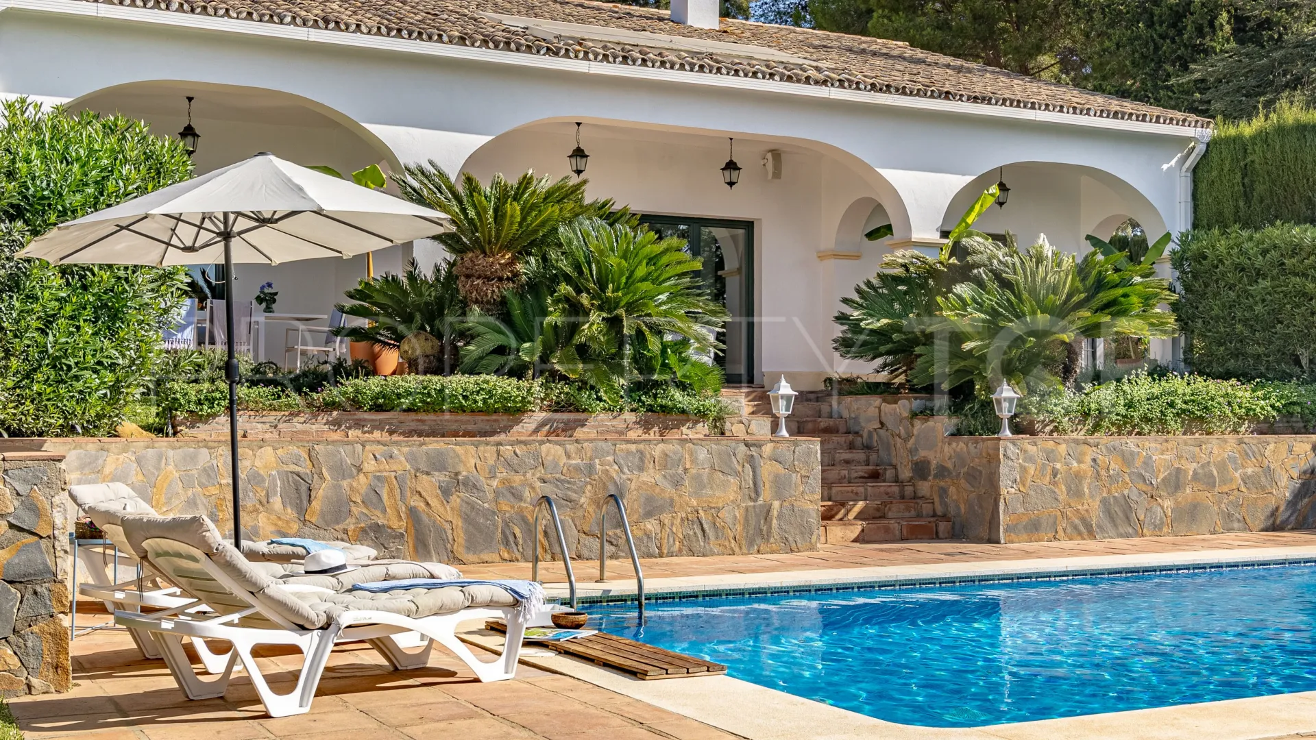 Buy villa in Sotogrande Alto
