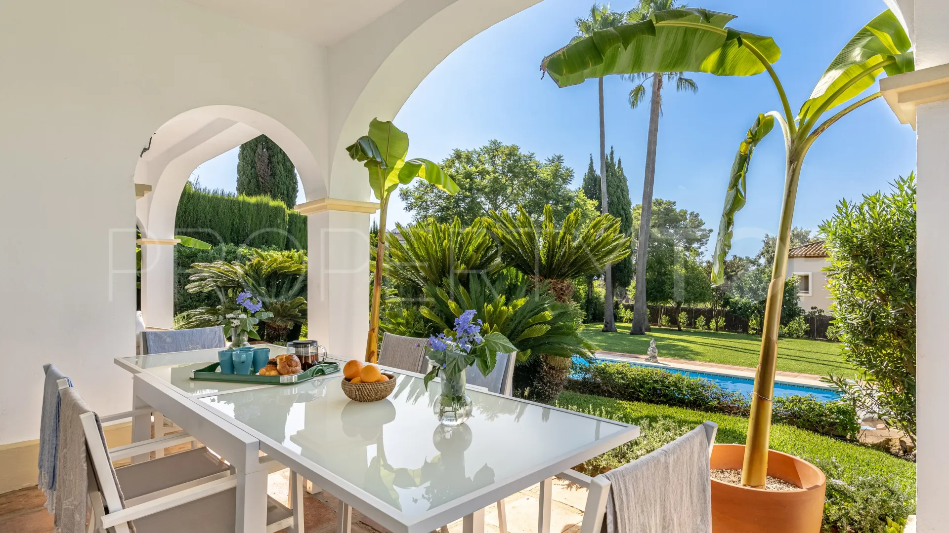 Buy villa in Sotogrande Alto