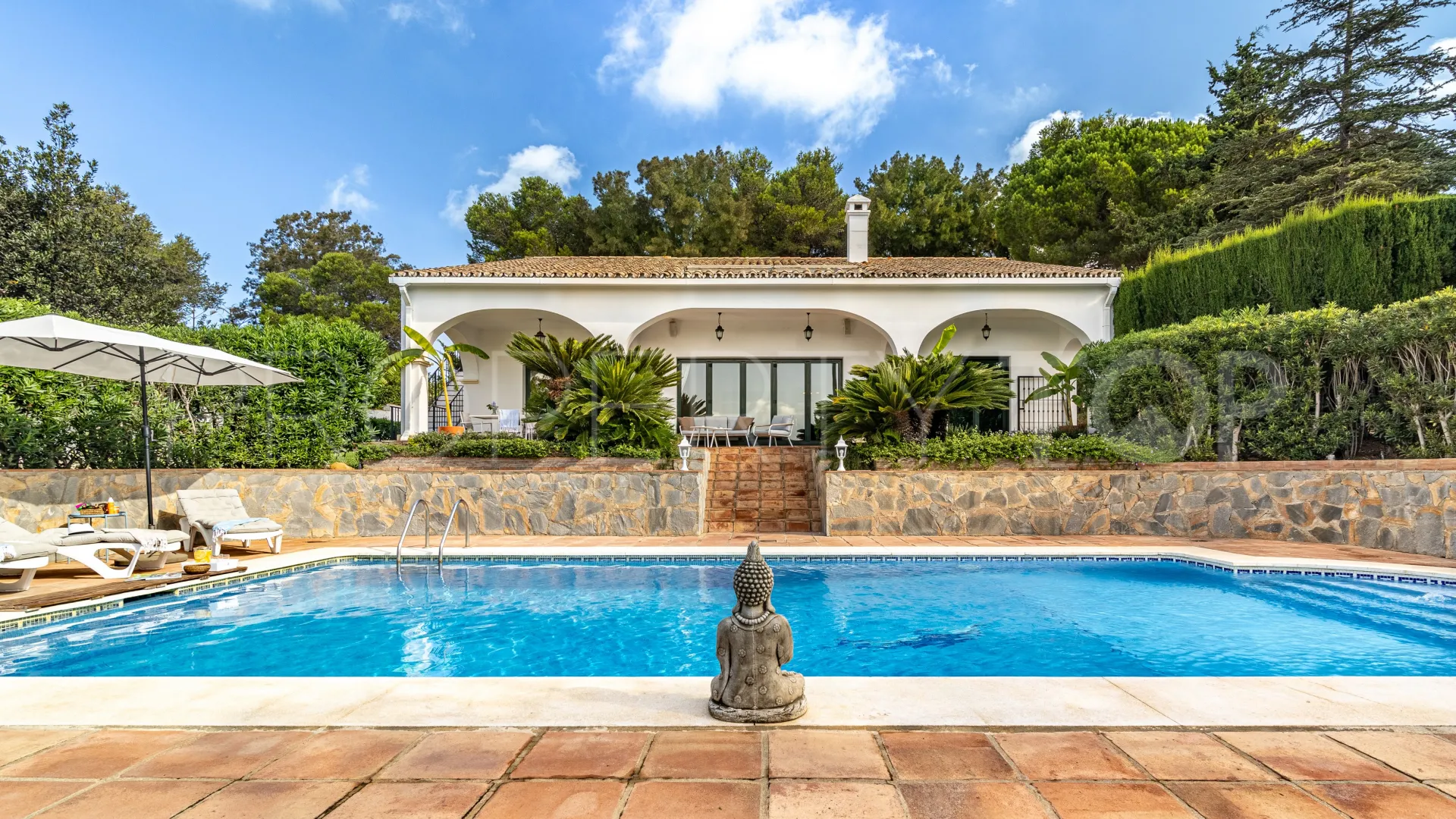 Buy villa in Sotogrande Alto