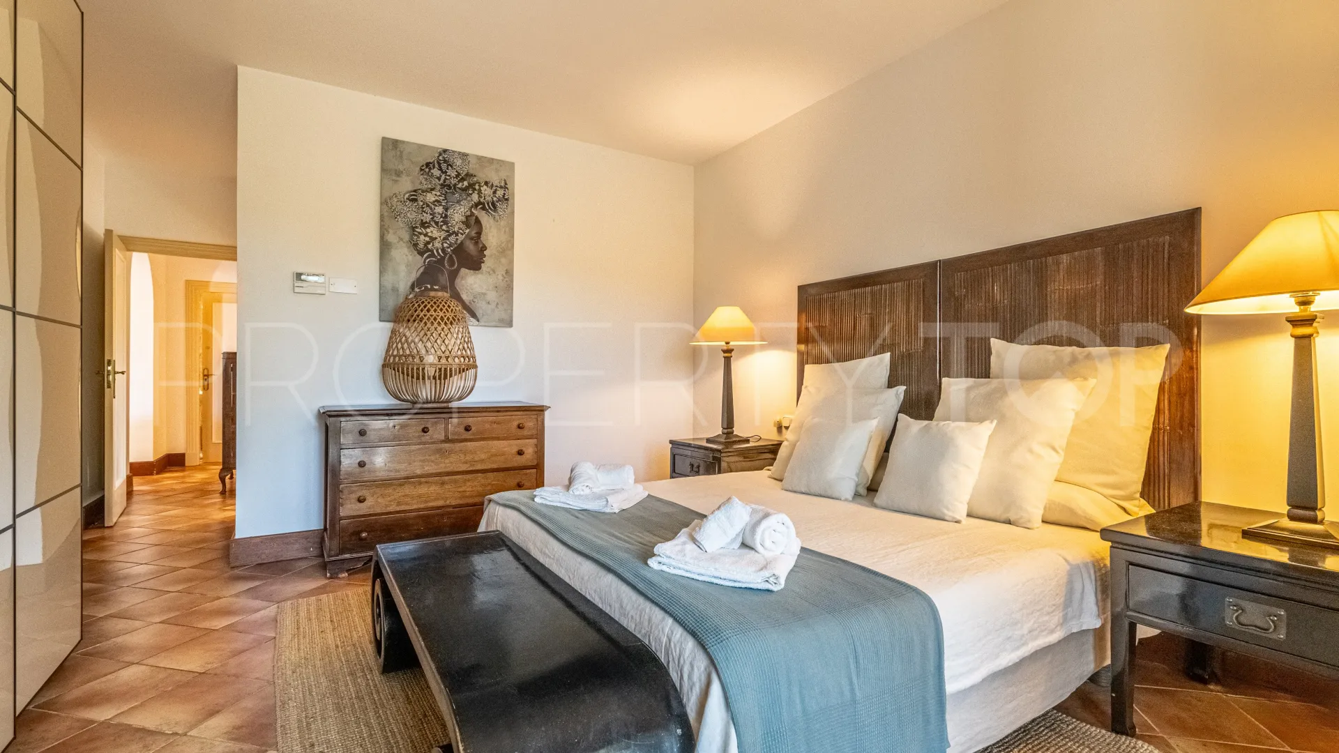Buy villa in Sotogrande Alto