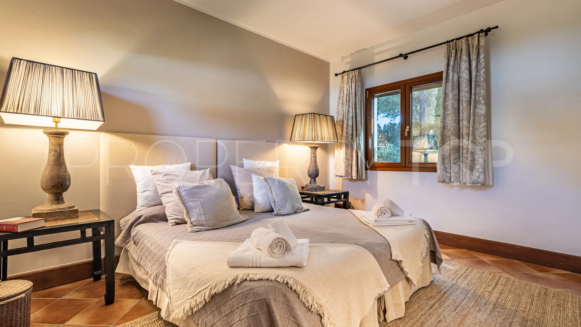 Buy villa in Sotogrande Alto