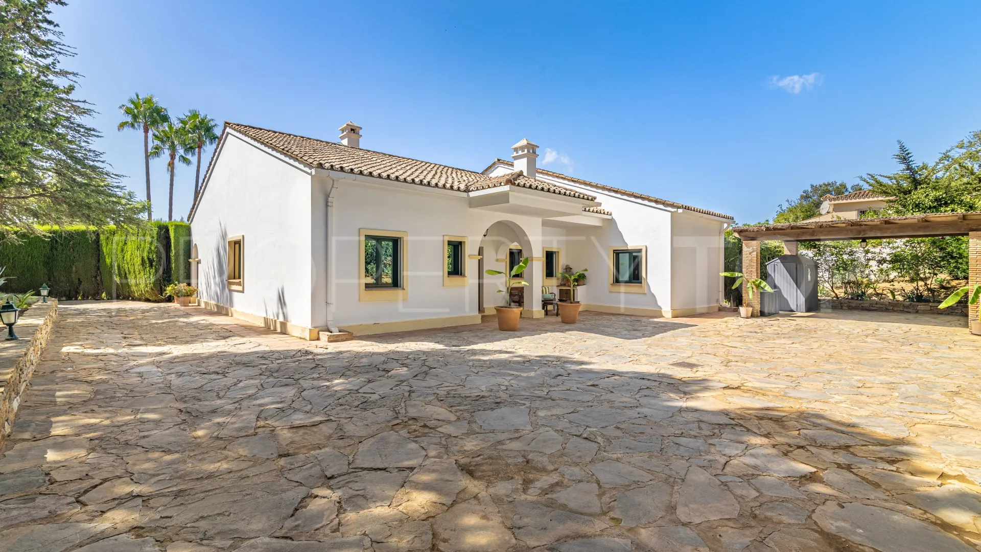Buy villa in Sotogrande Alto