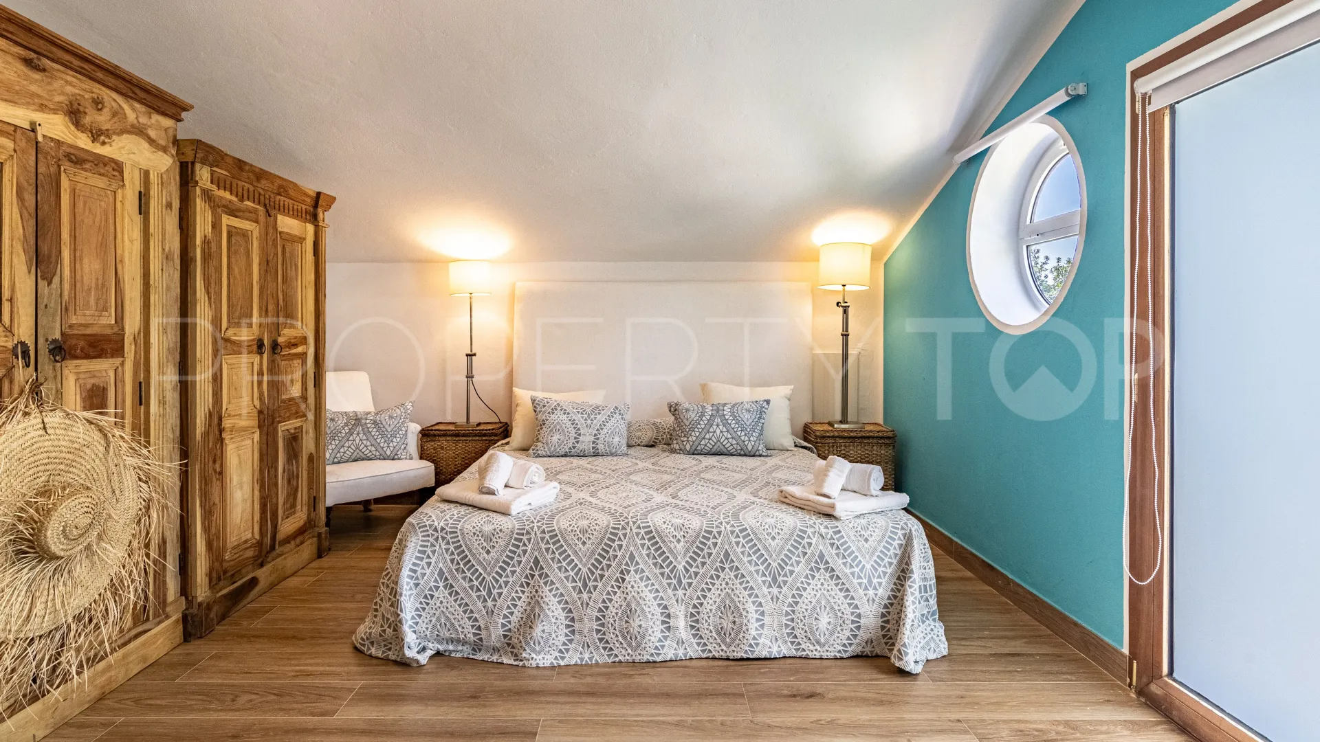Buy villa in Sotogrande Alto